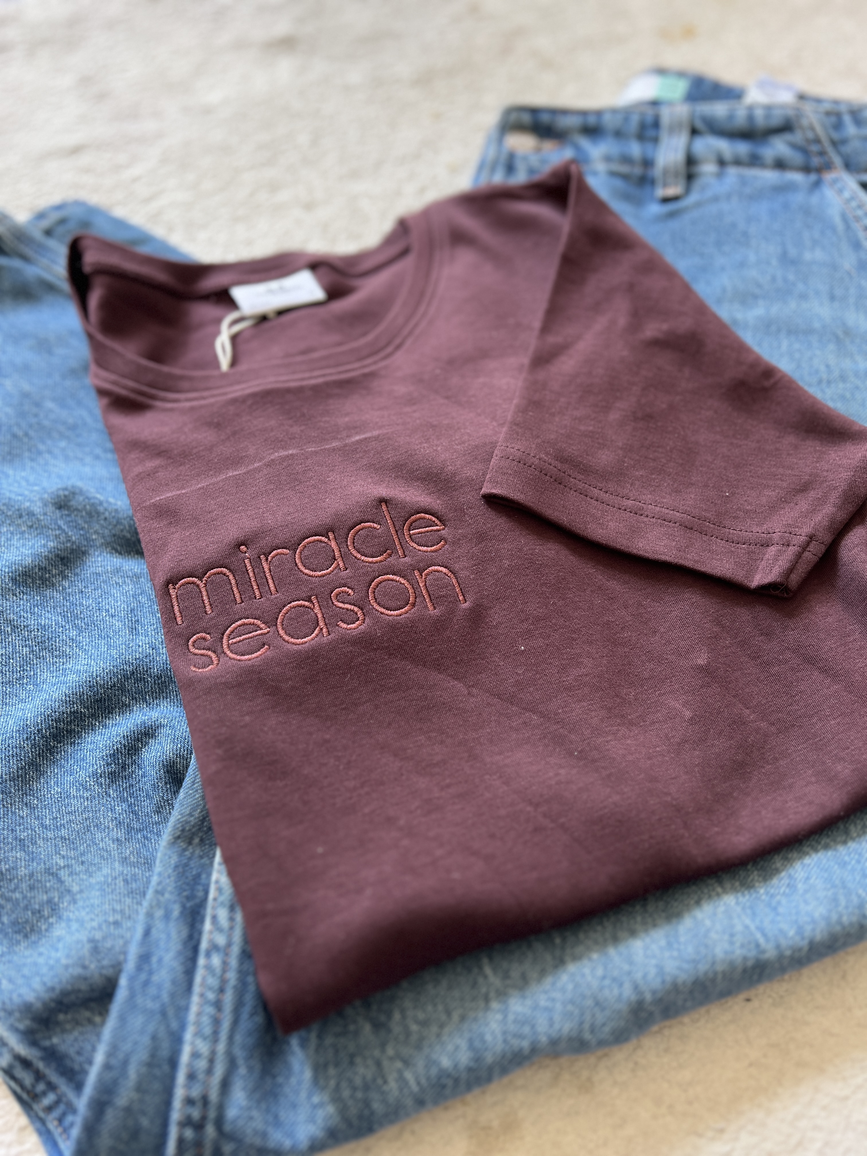 Tricou brodat mesajul Miracle season, mărimea M femei, culoare vișiniu wine