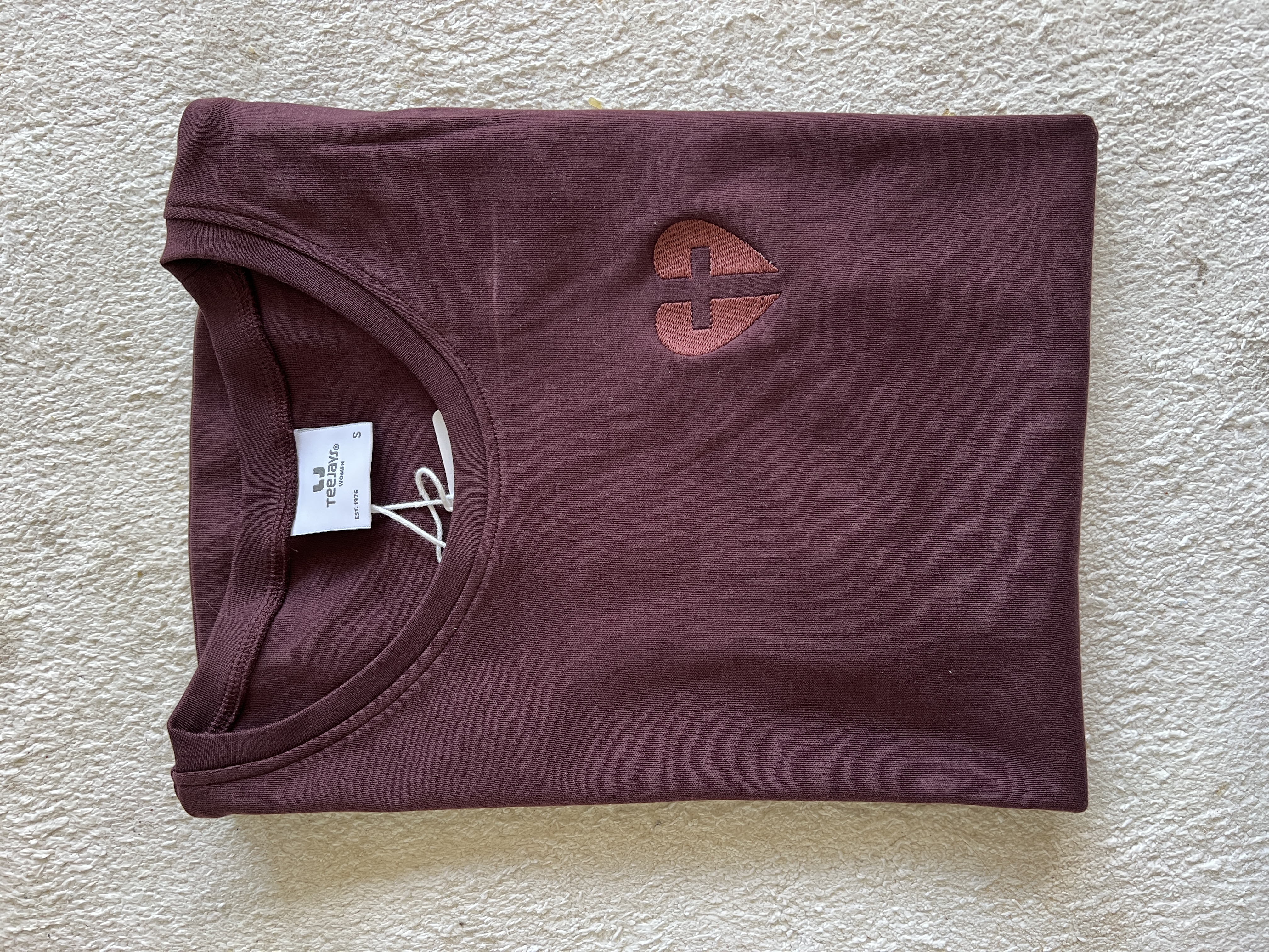 Tricou brodat cu inimă și cruce, mărimea S femei, culoare vișiniu wine