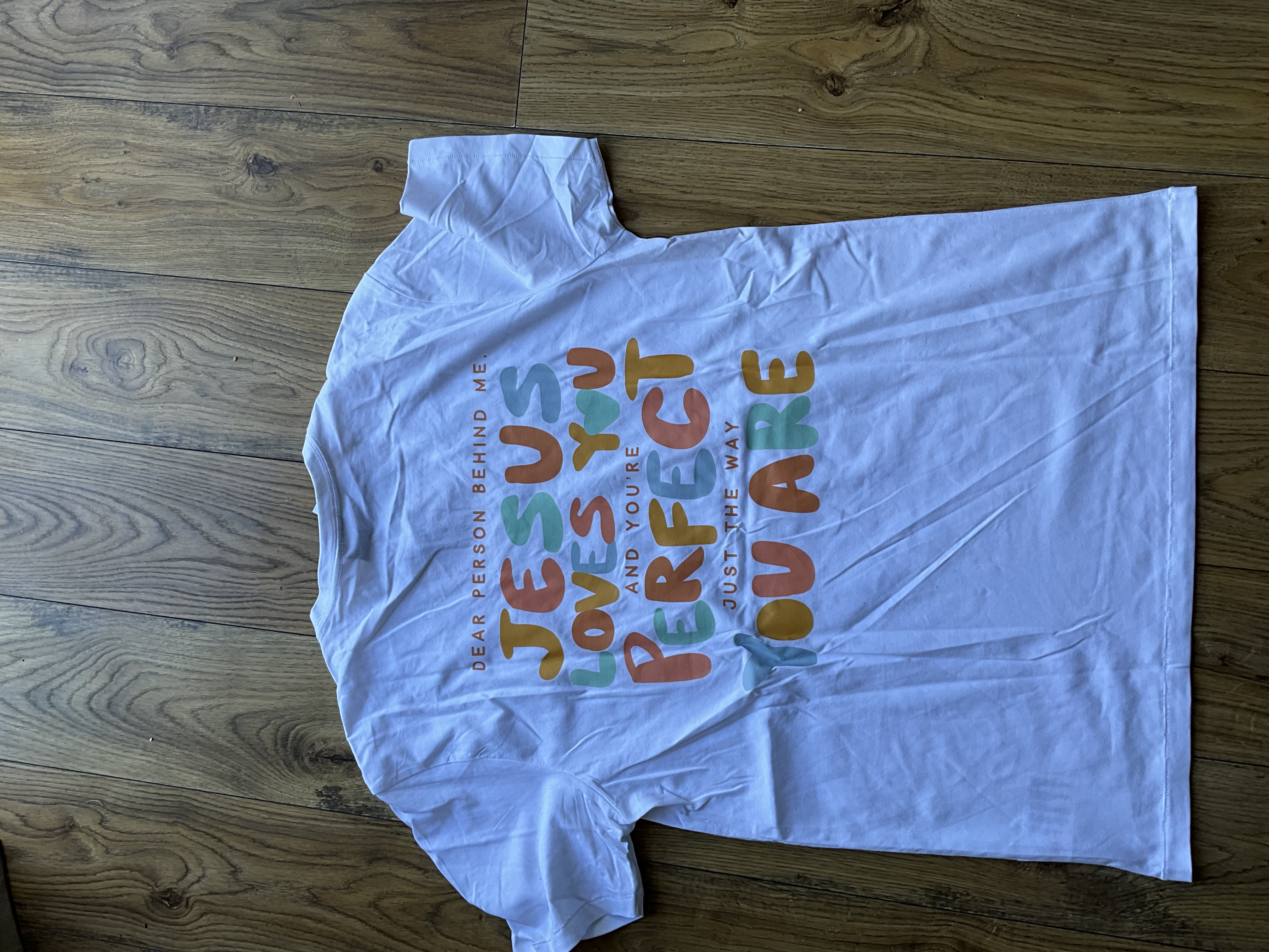 Tricou imprimat cu mesajul Jesus loves you, mărimea XL, culoare alb