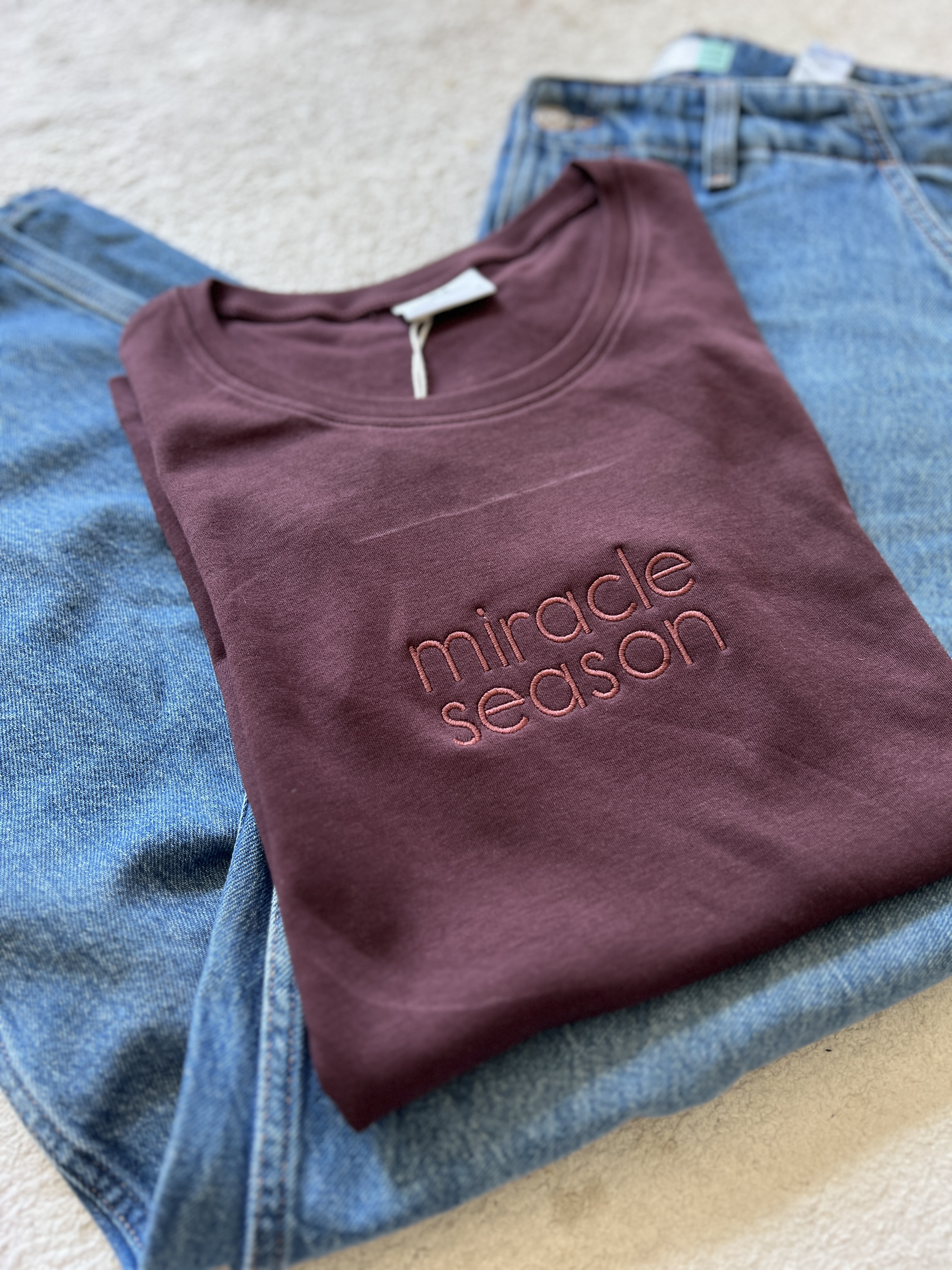 Tricou brodat mesajul Miracle season, mărimea M femei, culoare vișiniu wine