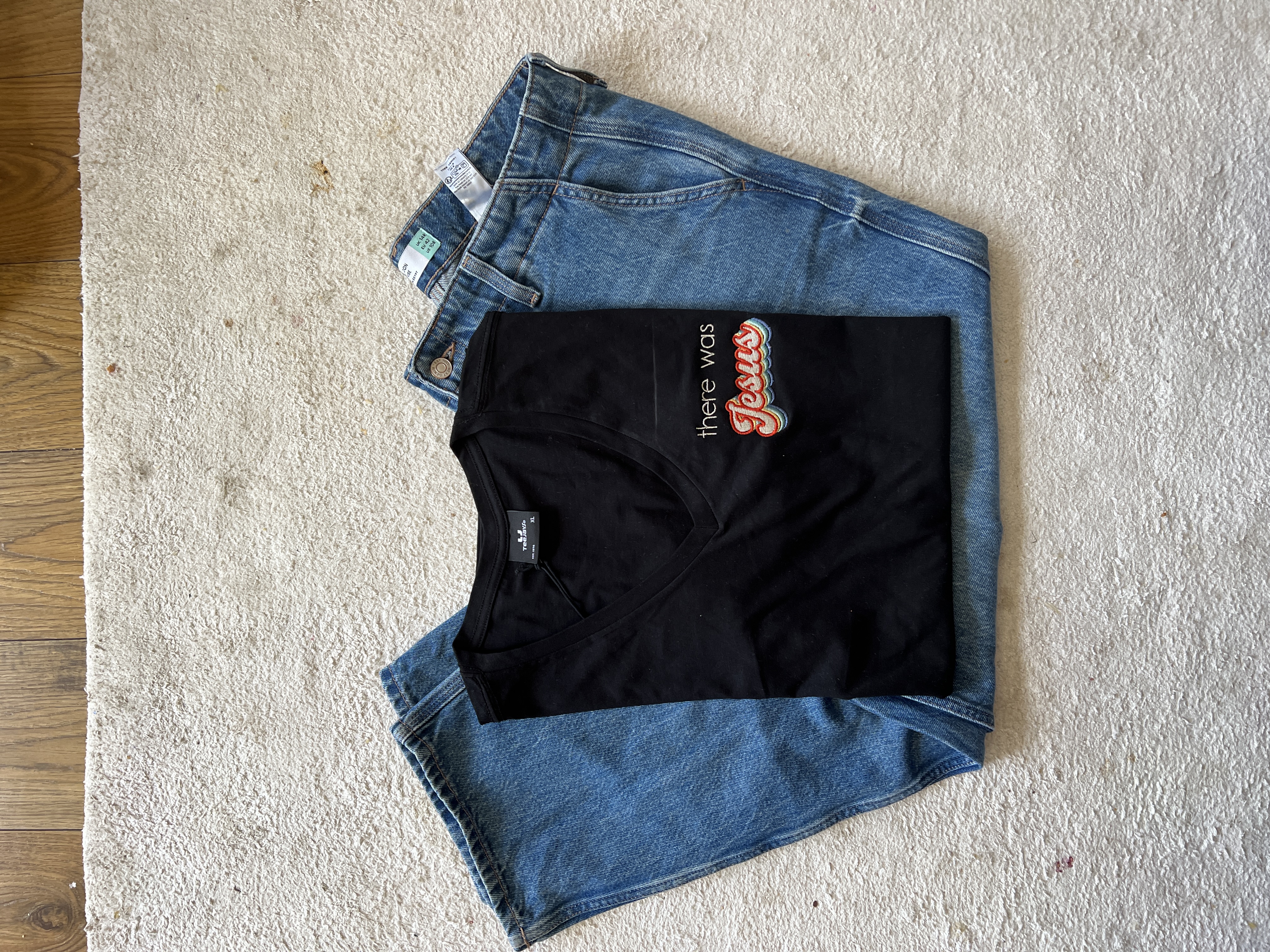 Tricou în V, brodat cu mesajul: There was Jesus, culoare negru, mărimea XL și S