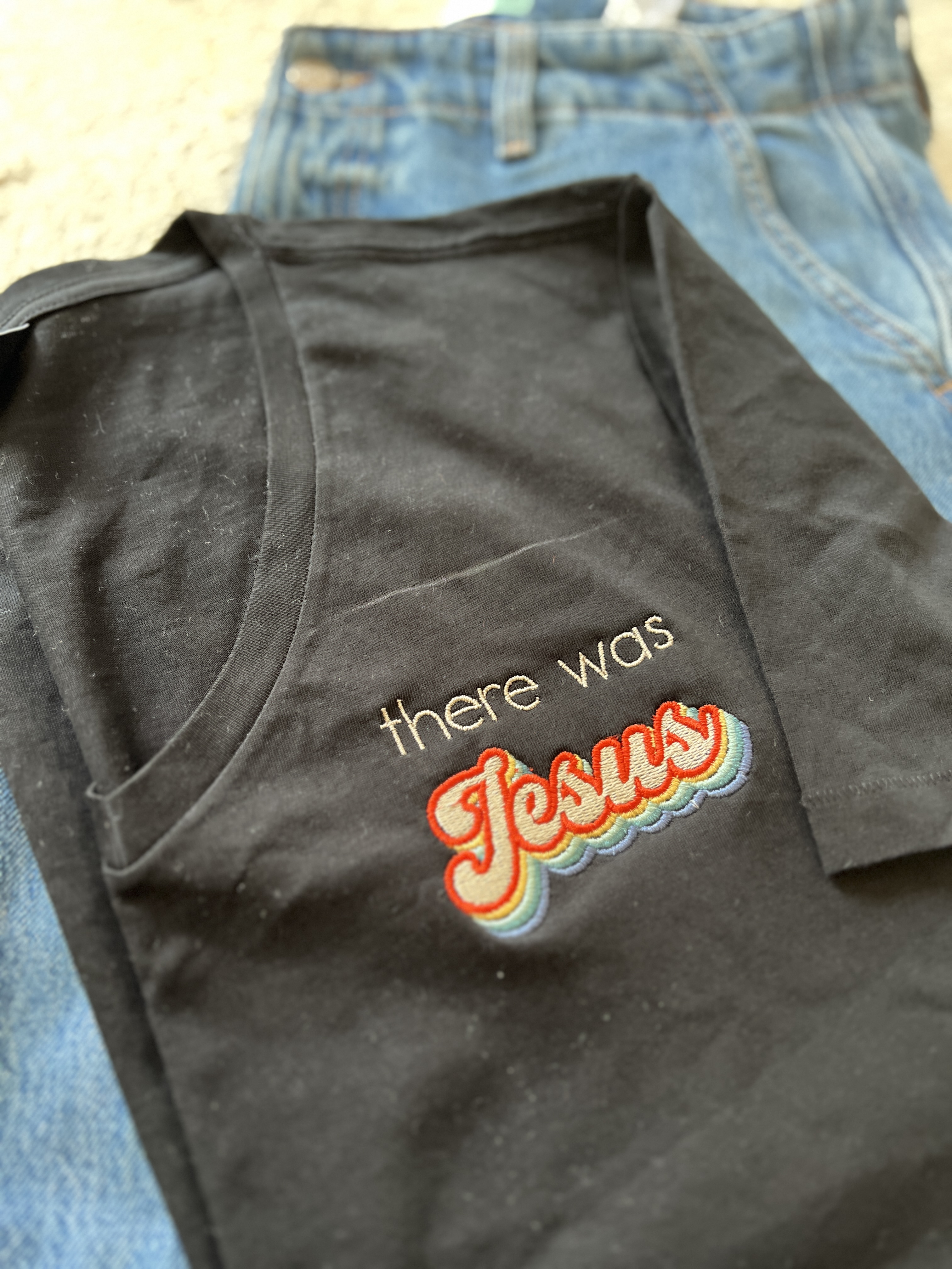 Tricou în V, brodat cu mesajul: There was Jesus, culoare negru, mărimea XL și S