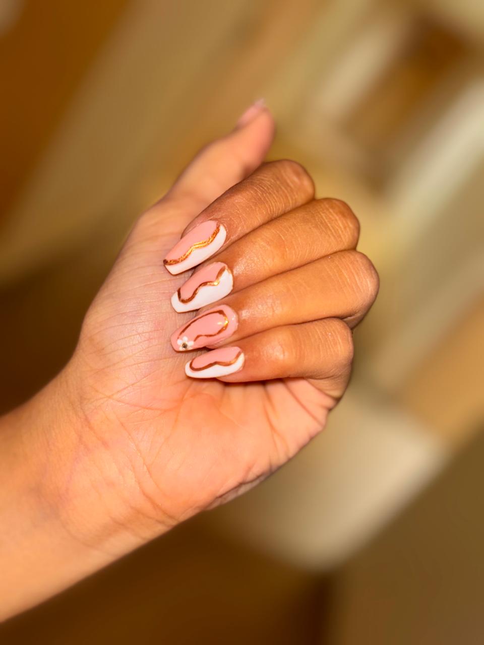 Stylish Swirl Design Press-On Nails