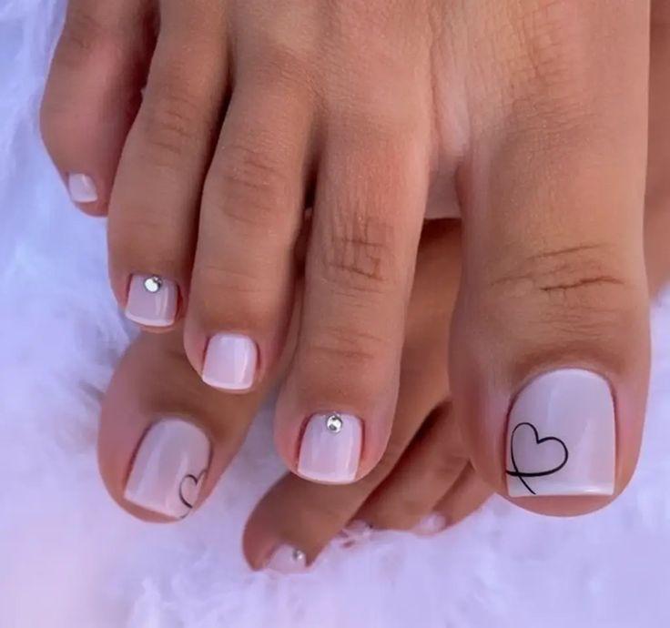 Minimalist Heart toe nail set