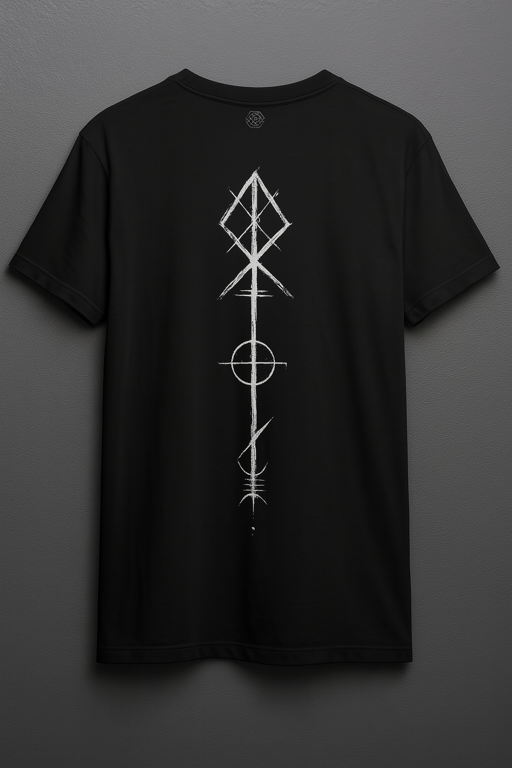 Camiseta Preta com Estampa Geométrica