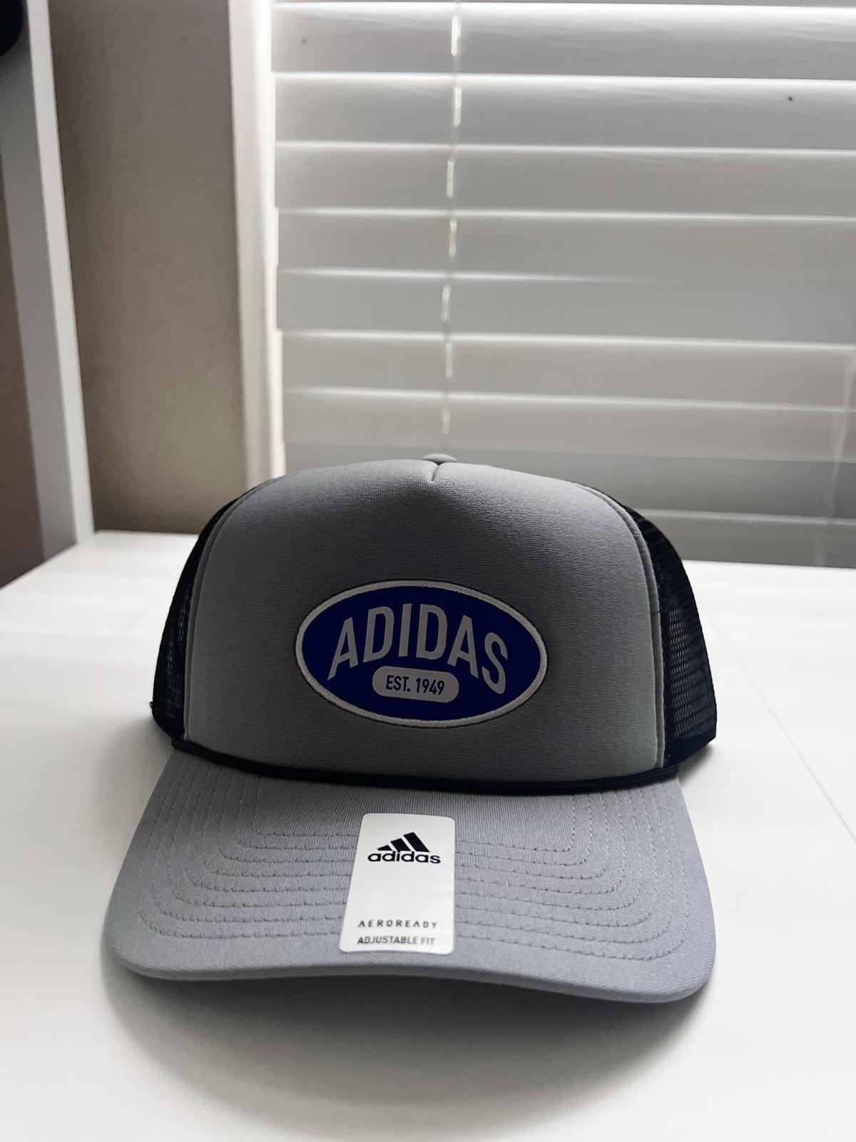 Gorra Adidas gris