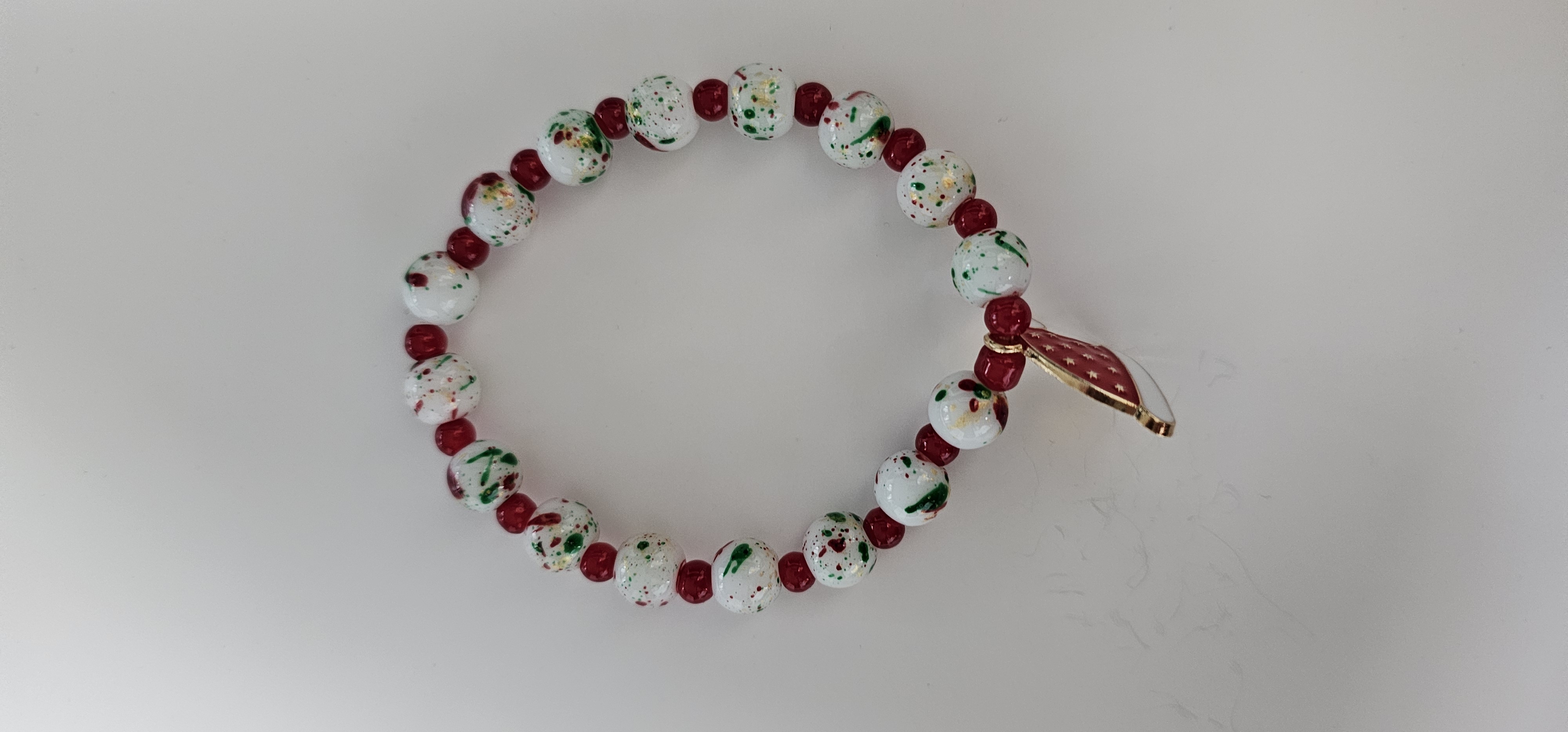 Colorful Beaded Bracelet with Santa Hat Charm (Christmas Exclusive)