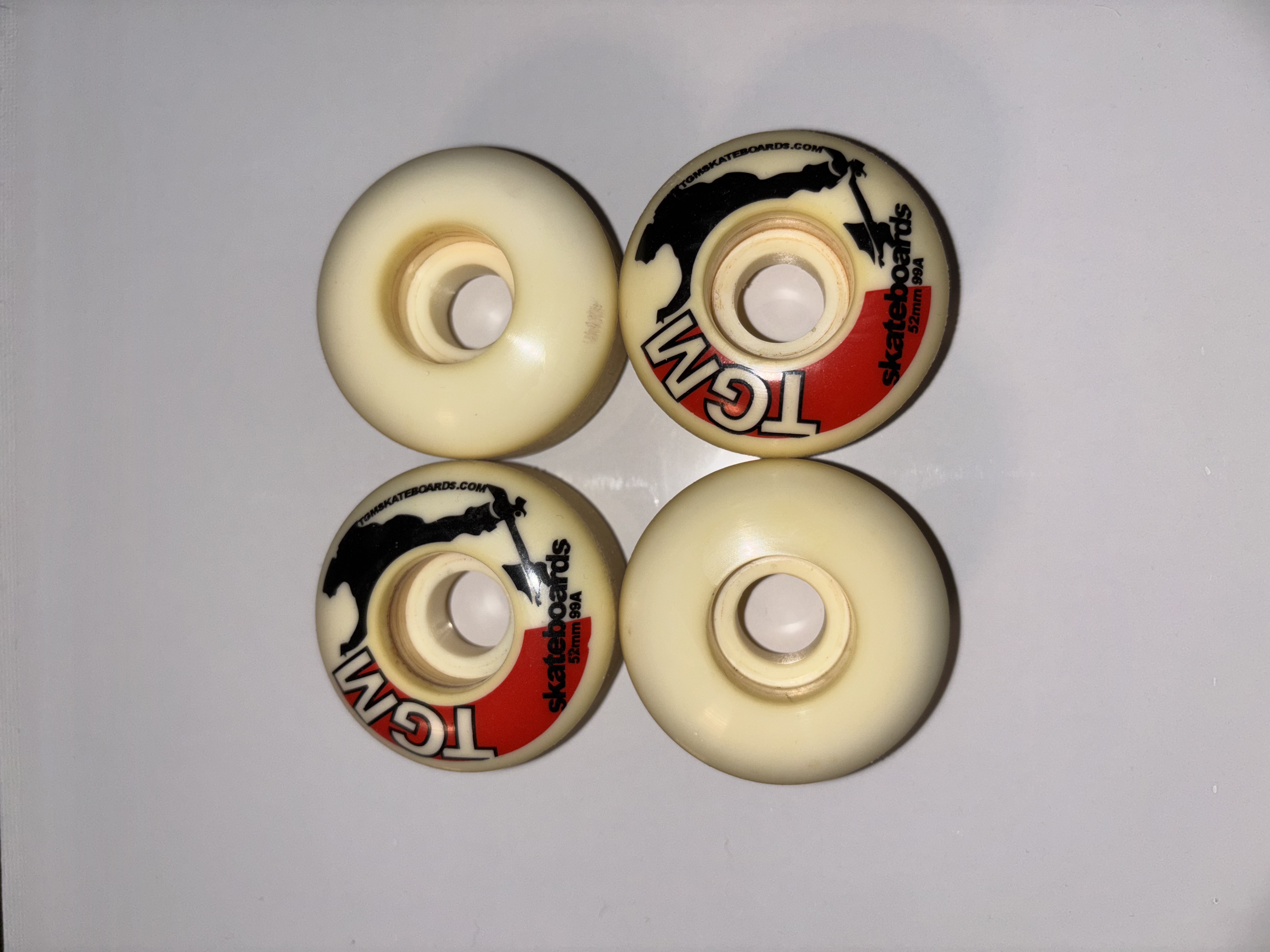 TGM 52mm 99A White Wheels