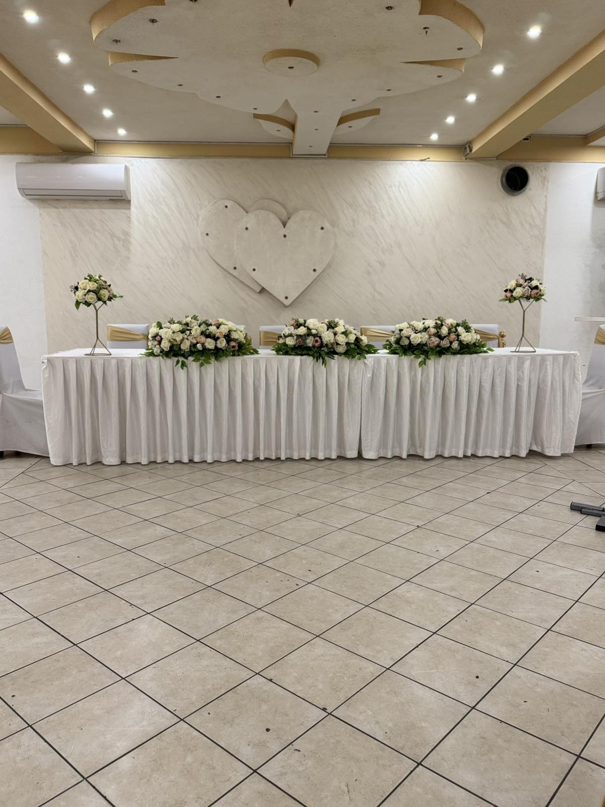 Dekoracije za venčanja - Mladenački sto 1