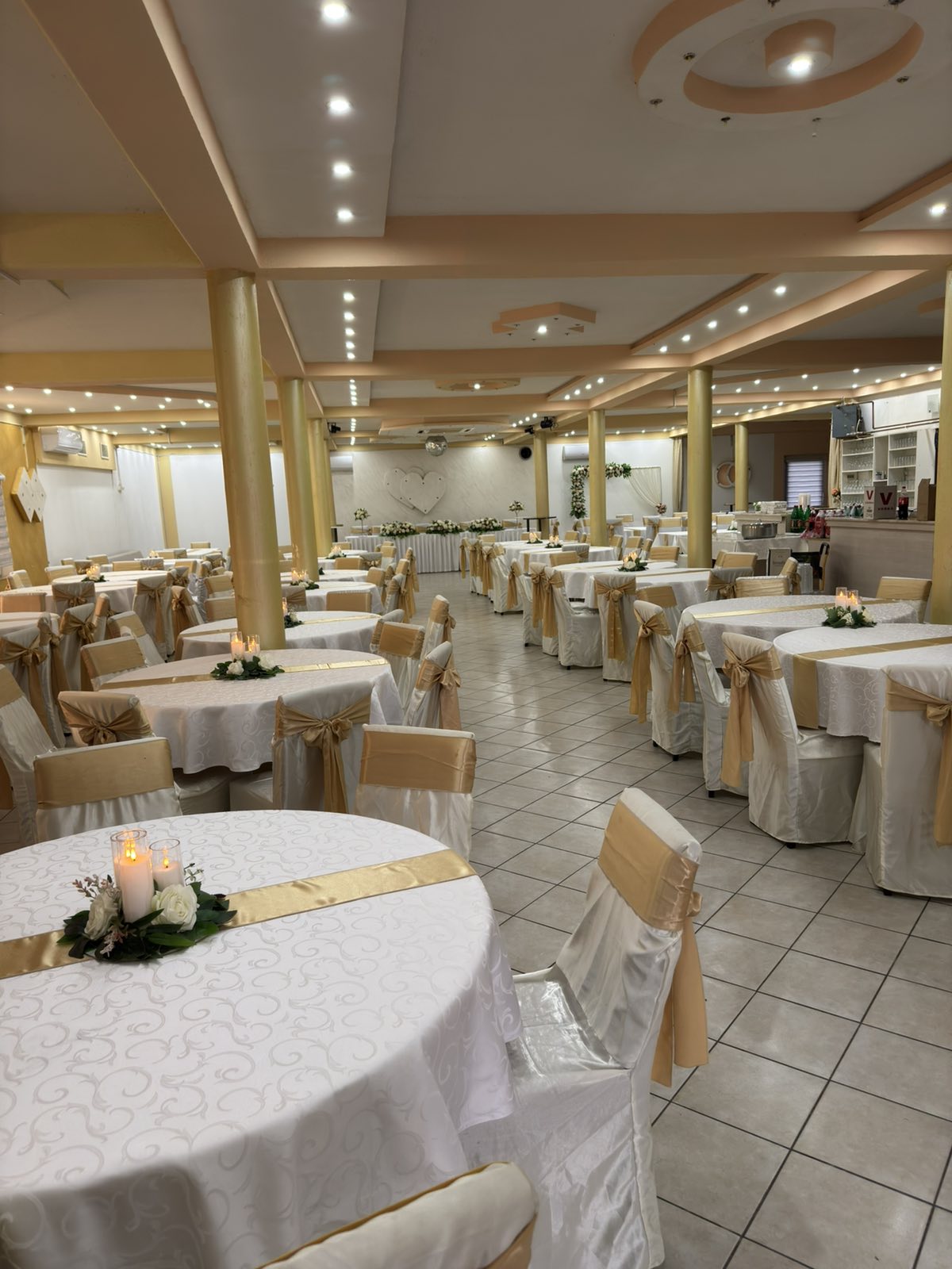 Dekoracije za venčanja - Aranžman za sto 2