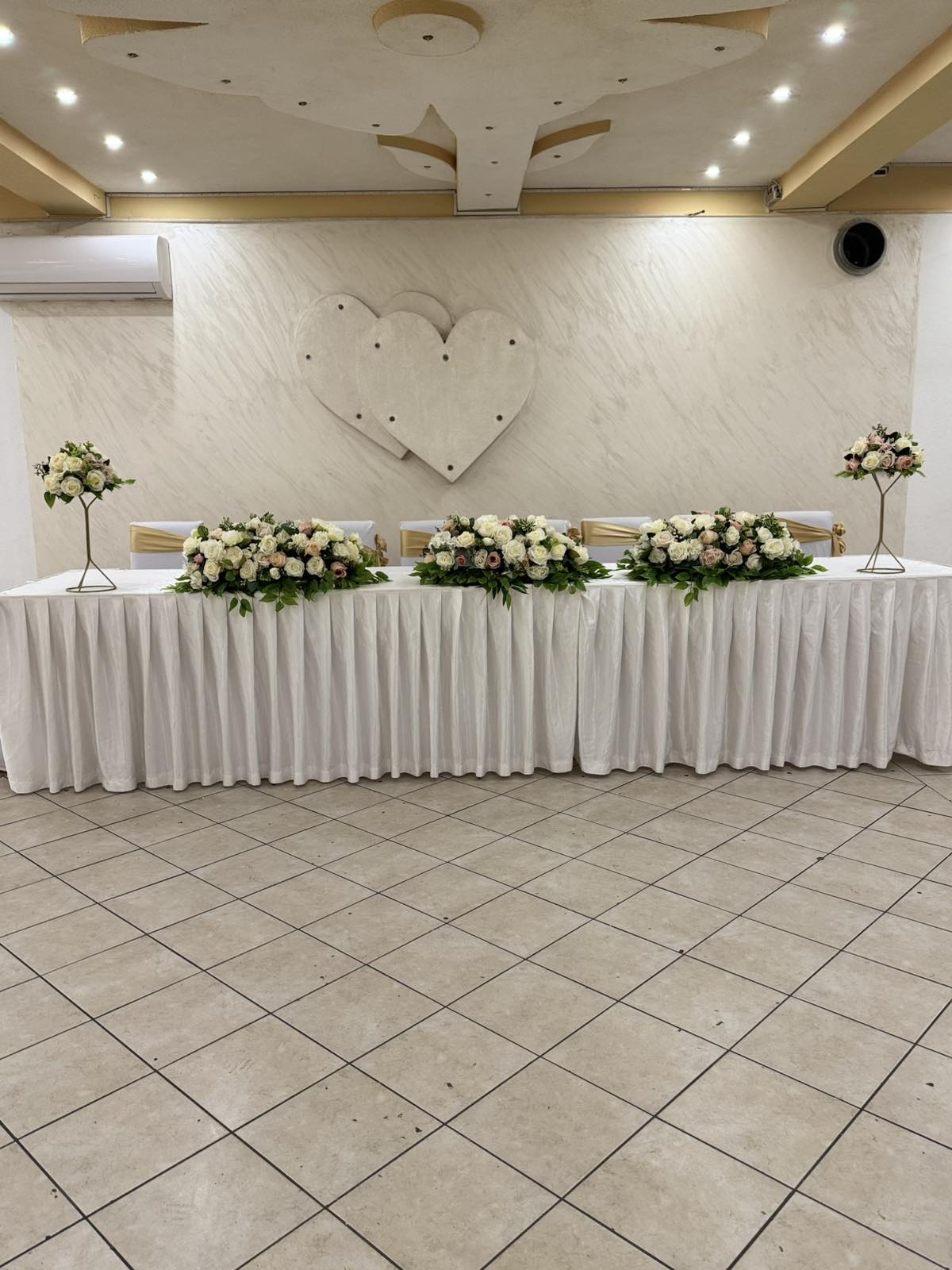 Dekoracije za venčanja - Mladenački sto 1