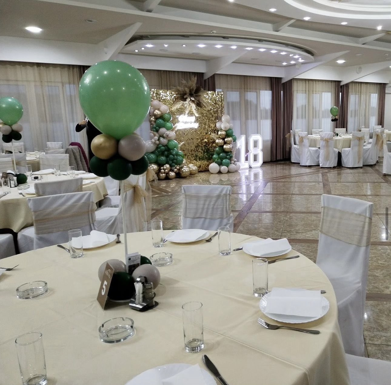 Dekoracije za rodjendane - Aranžman za sto 1