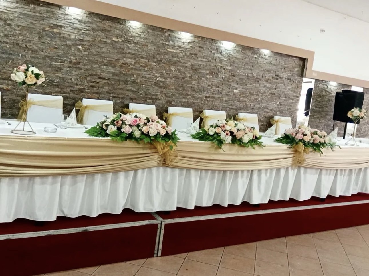 Dekoracije za venčanja - Mladenački sto 2