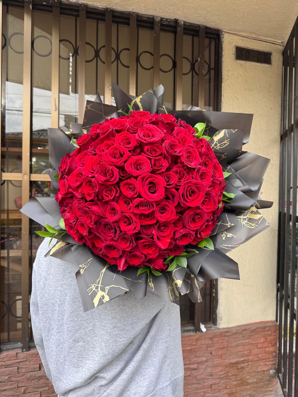 Tu amor en cada pétalo  - Florería Orly Pereira
