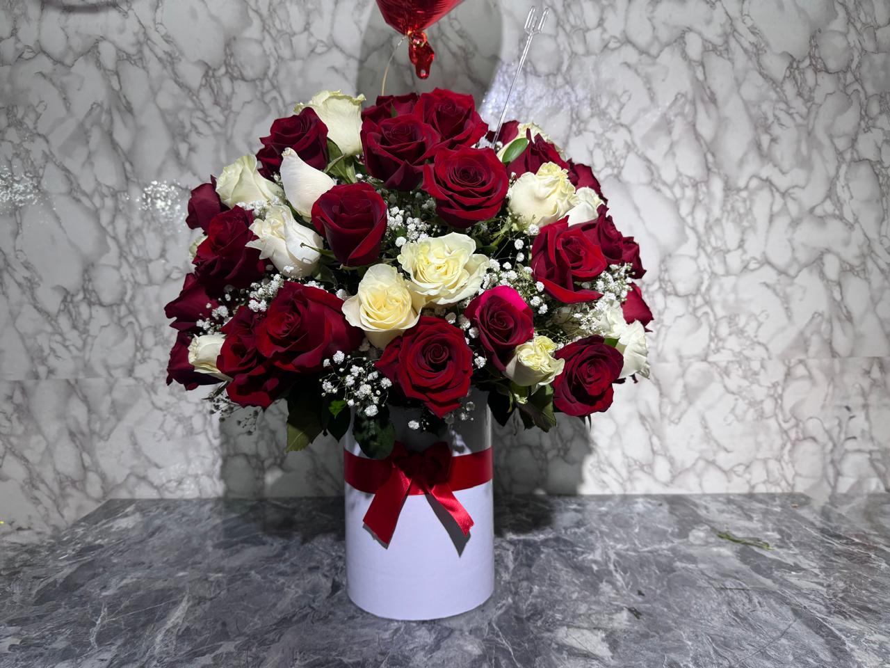 Lluvia de rosas  - Florería Orly Pereira