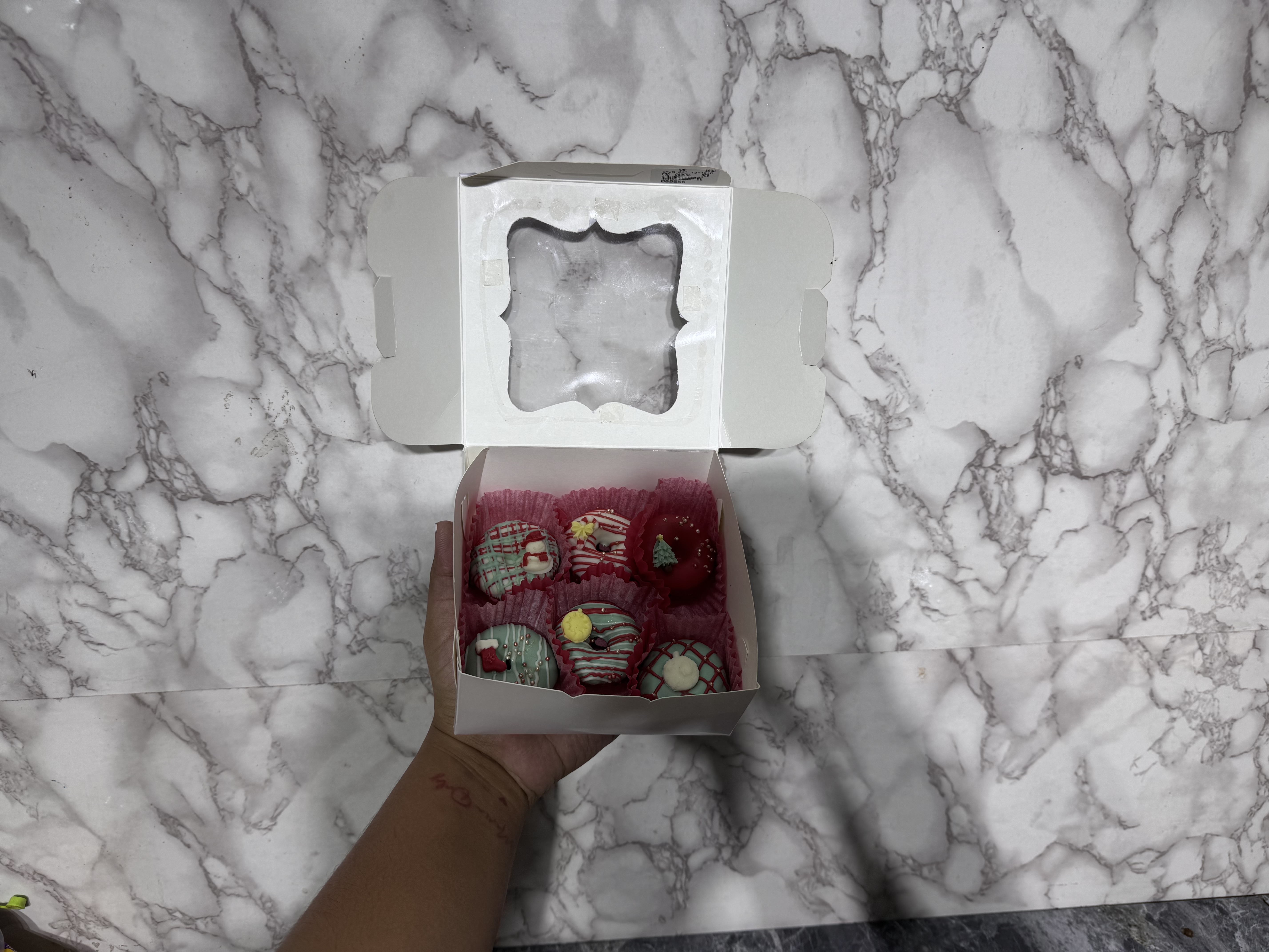 Mini Donitas Navideñas x6 - Florería Orly Pereira