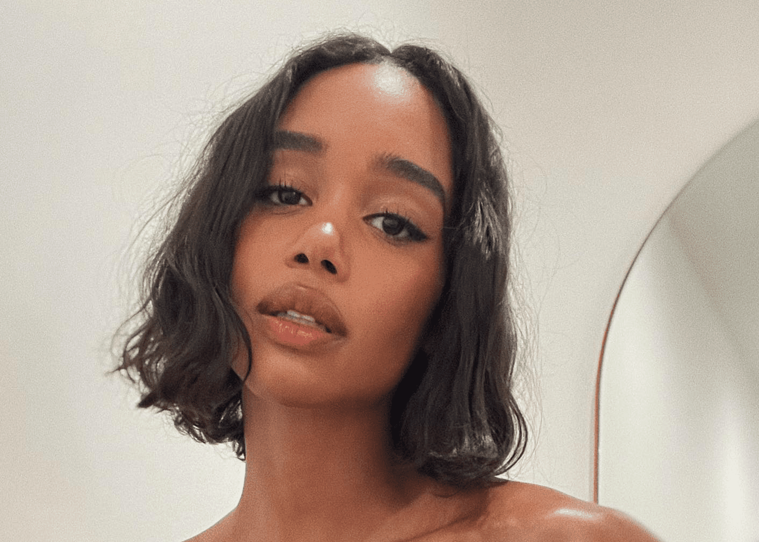 Medium-Length Wavy Wig