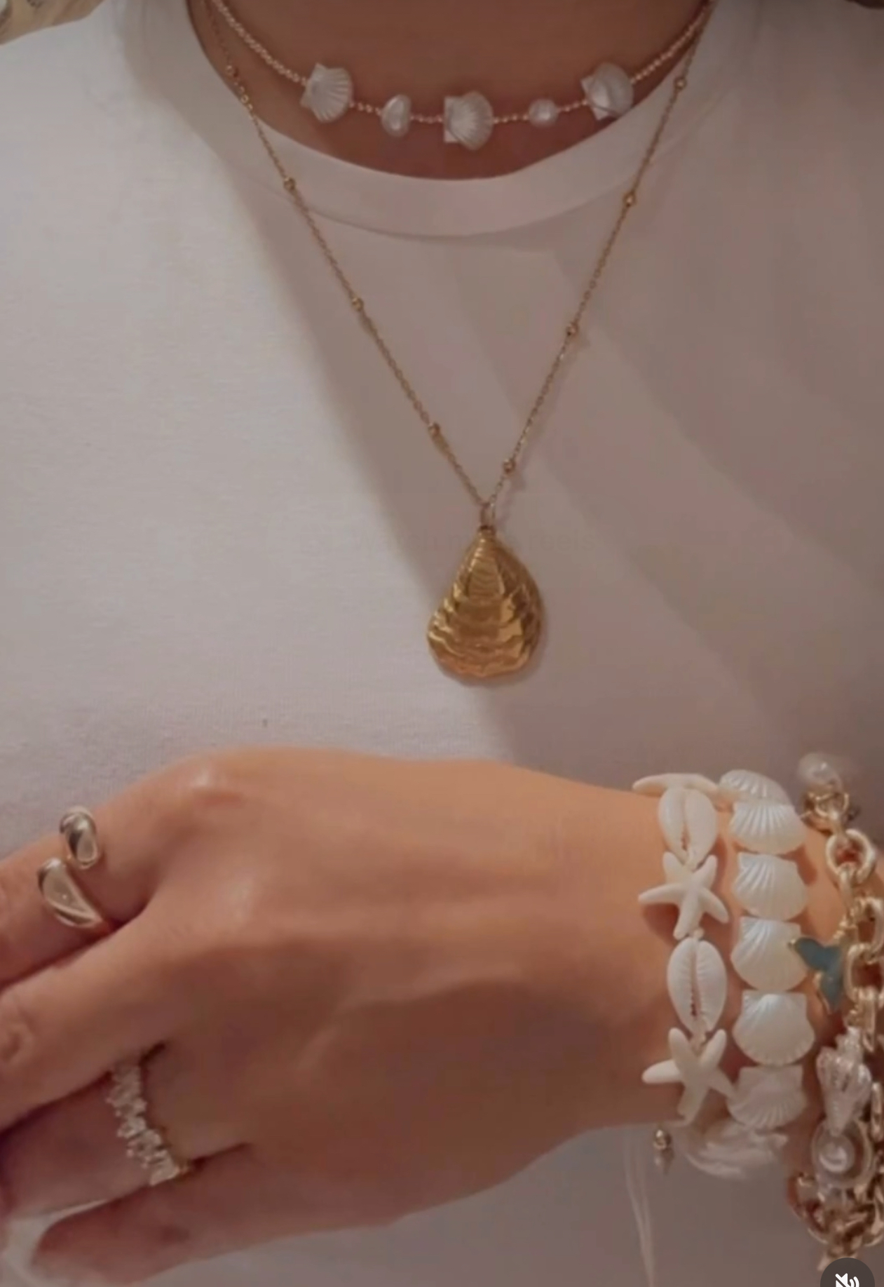 Gold Seashell Pendant Necklace