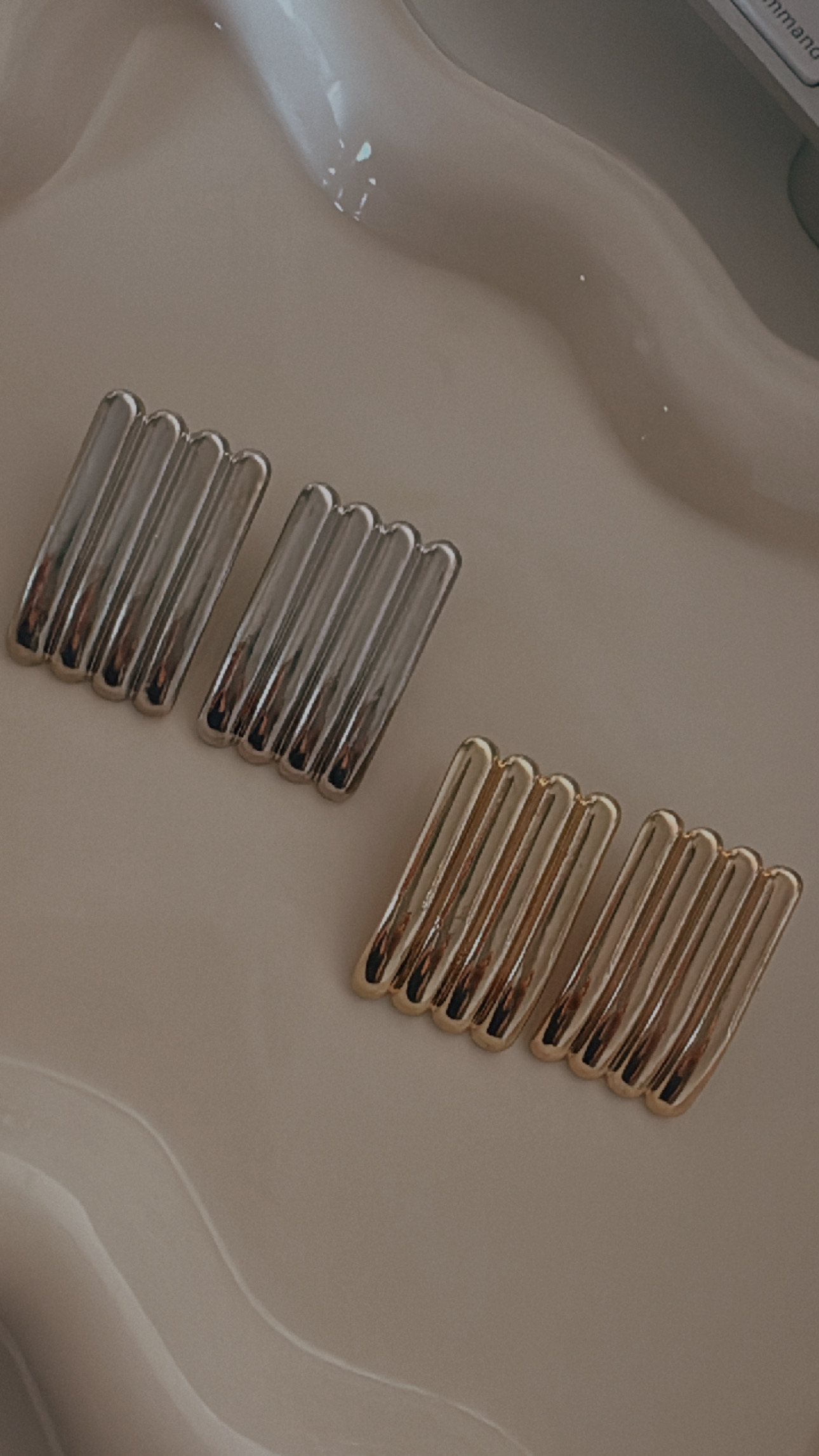 Ribbed Stud Earrings 