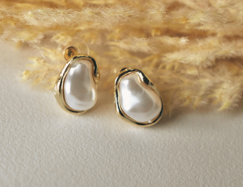 Elegant Pearl Stud Earrings