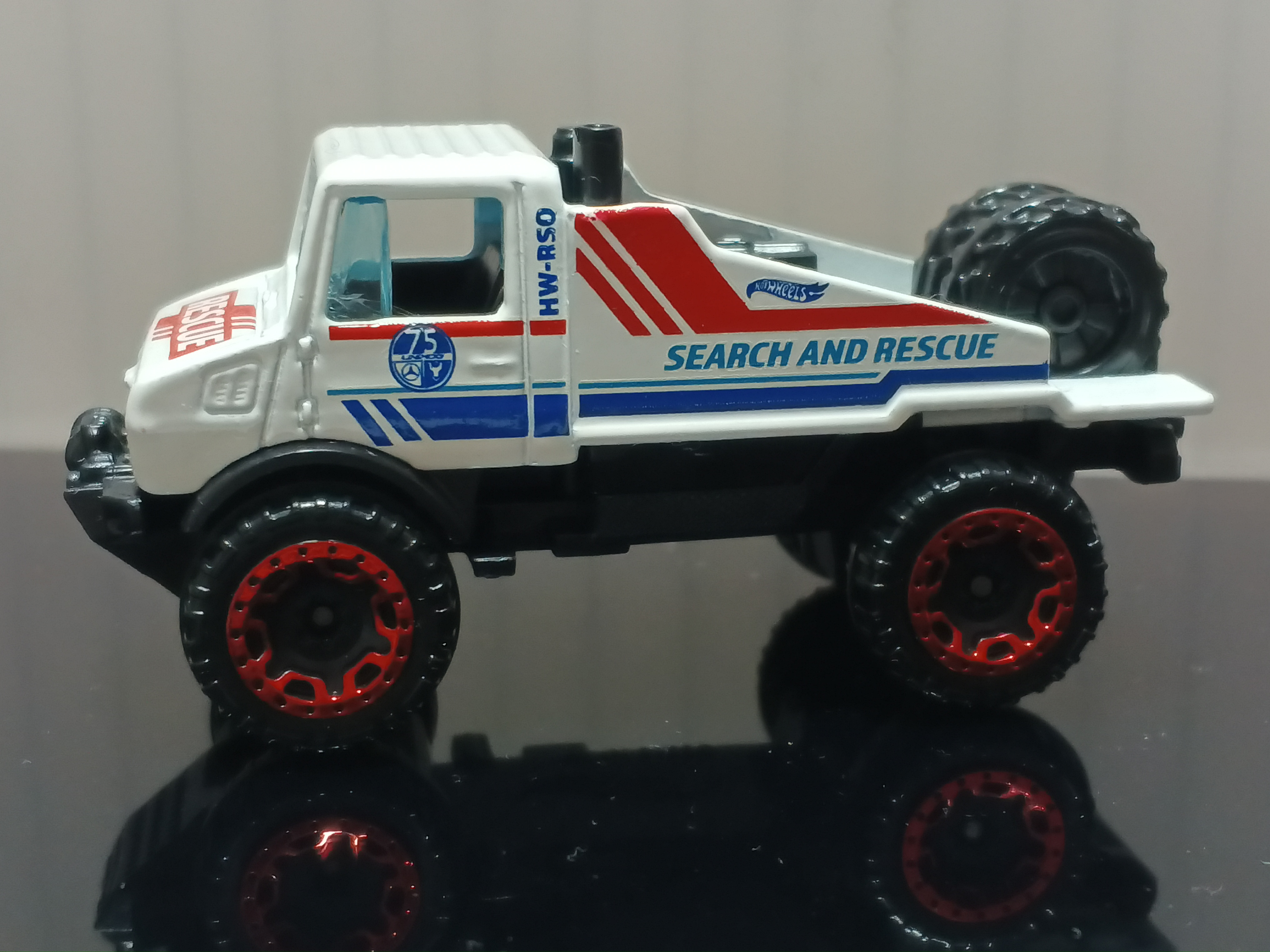 Hot Wheels - Mercedes Benz Unimog 1300