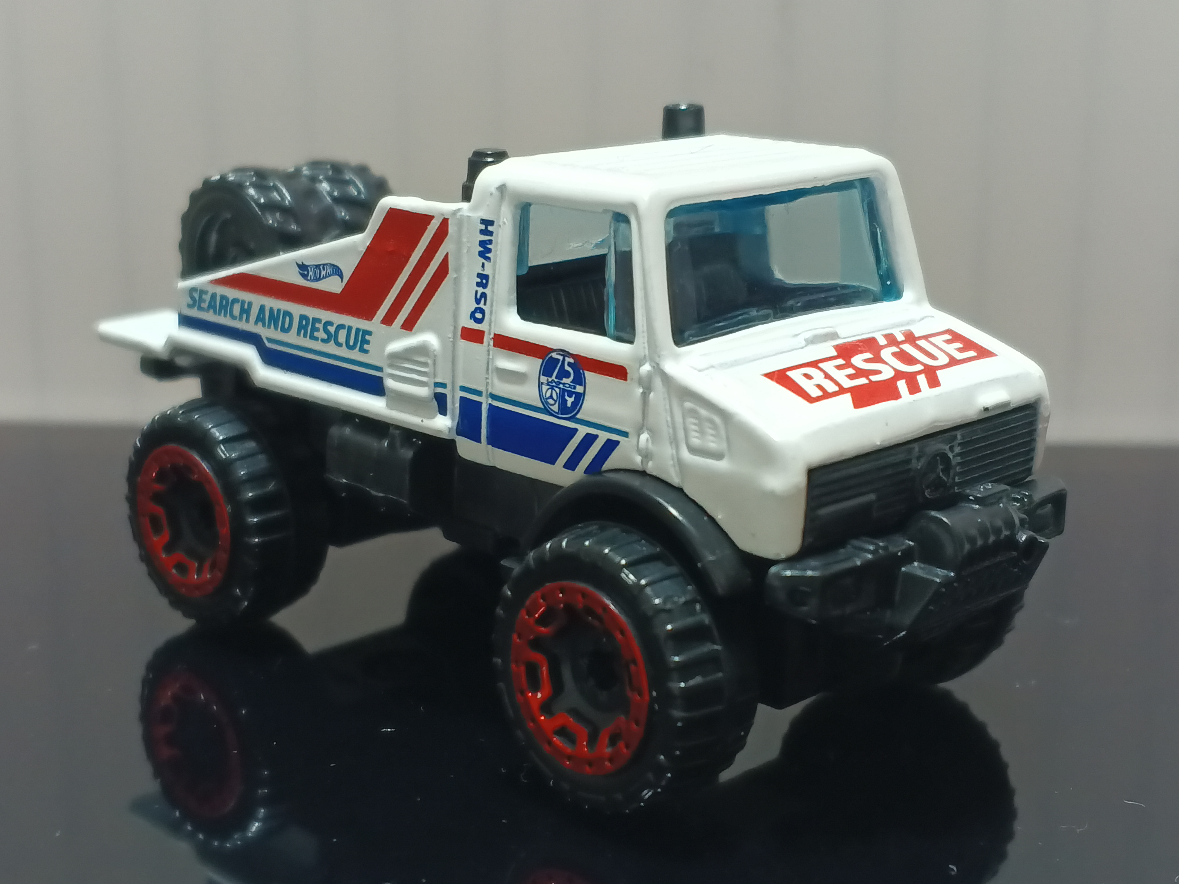 Hot Wheels - Mercedes Benz Unimog 1300