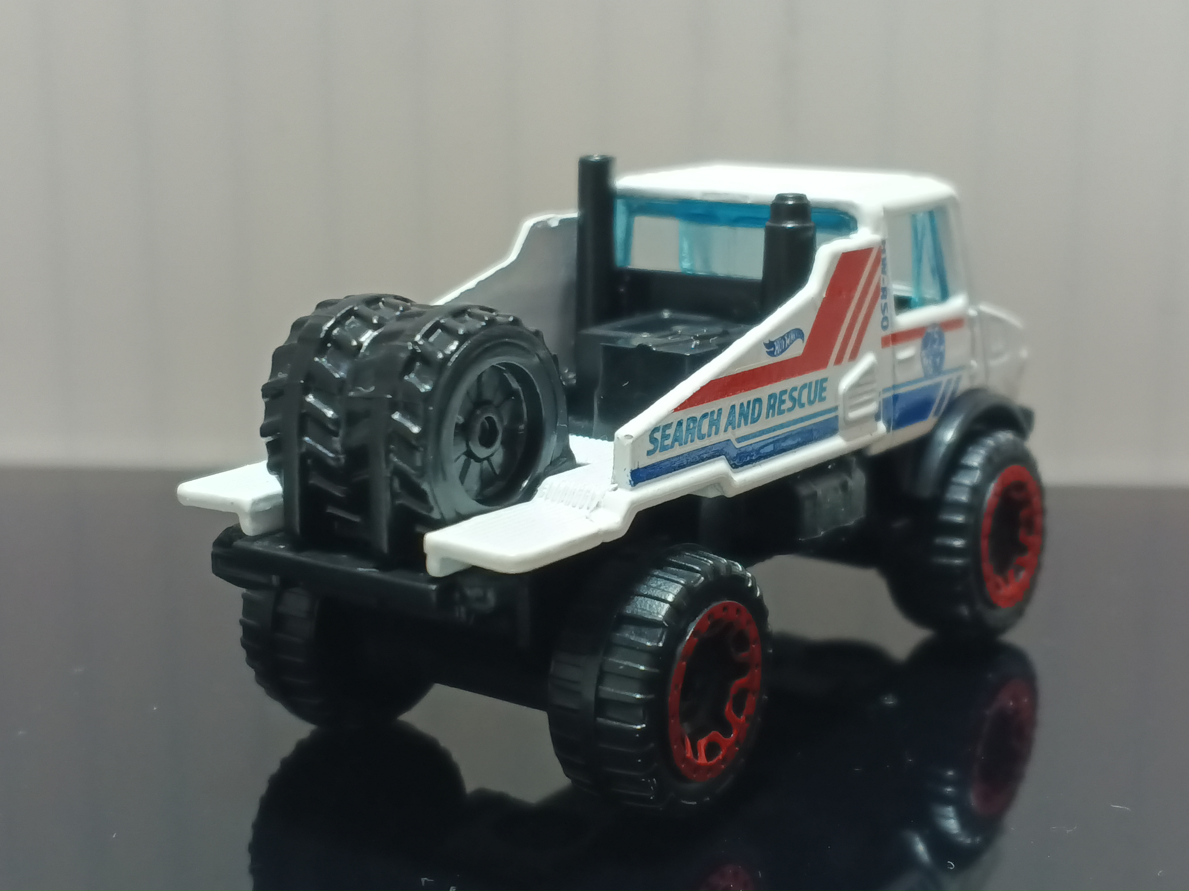 Hot Wheels - Mercedes Benz Unimog 1300