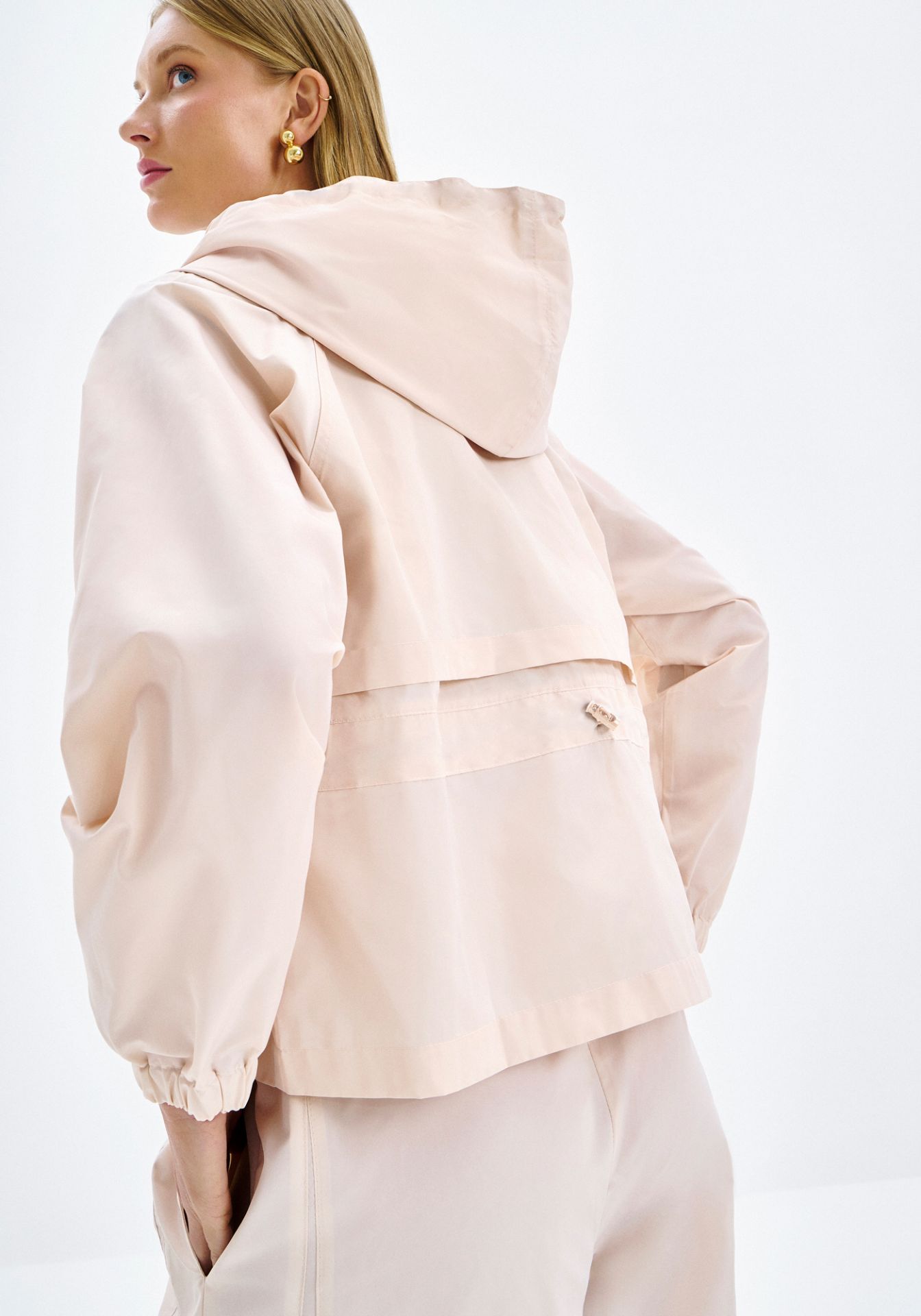 Parka Jacket con Capucha y Bolsillos Cargo 