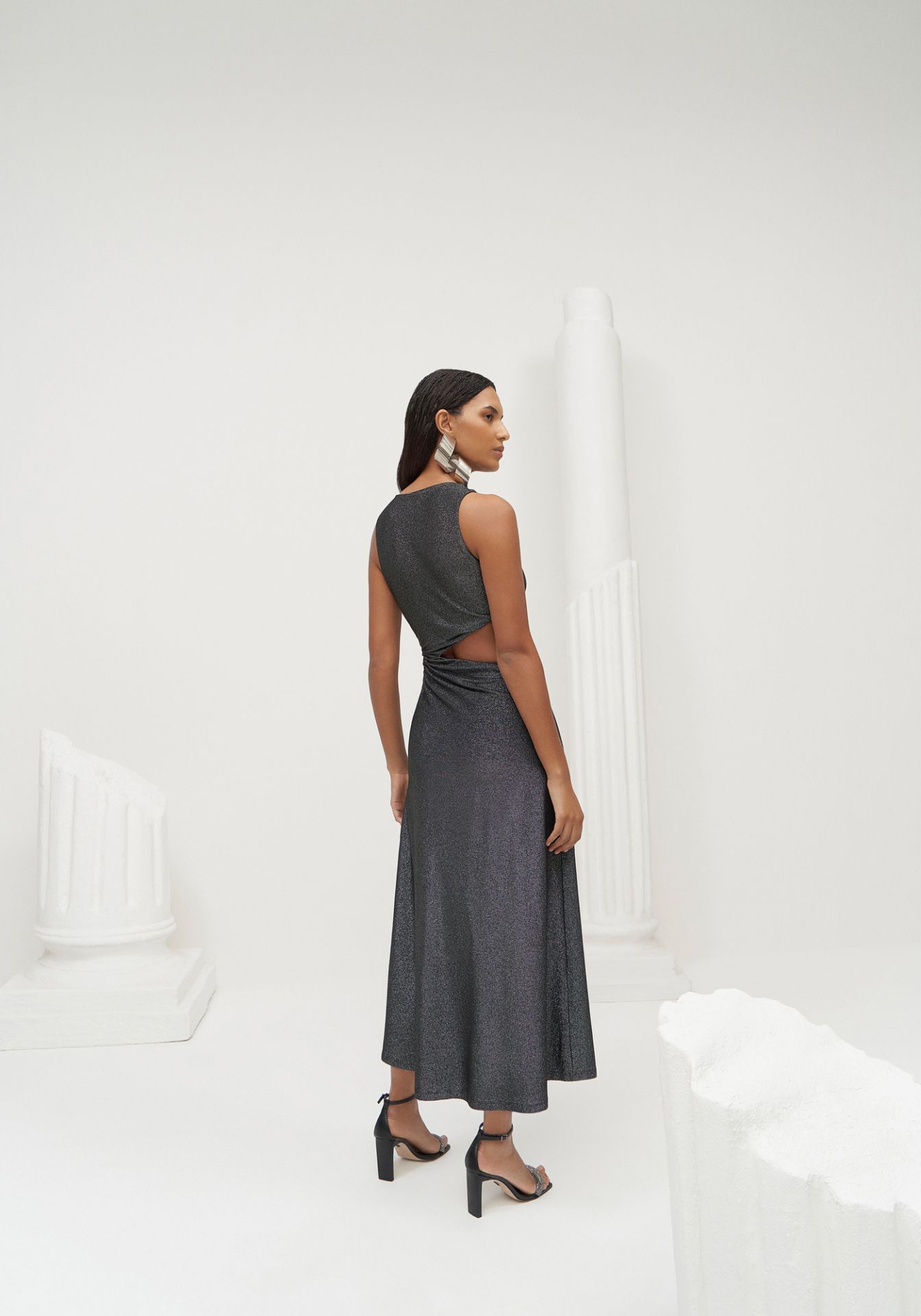 Vestido Midi sin Mangas con Cut-Out y Fenda