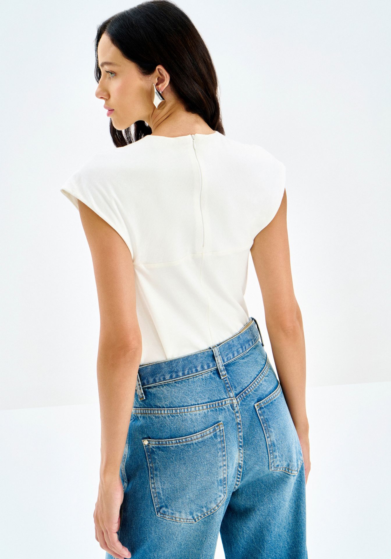 Blusa de Punto con Cuello Alto y Sisas Estilo Muscle Tee