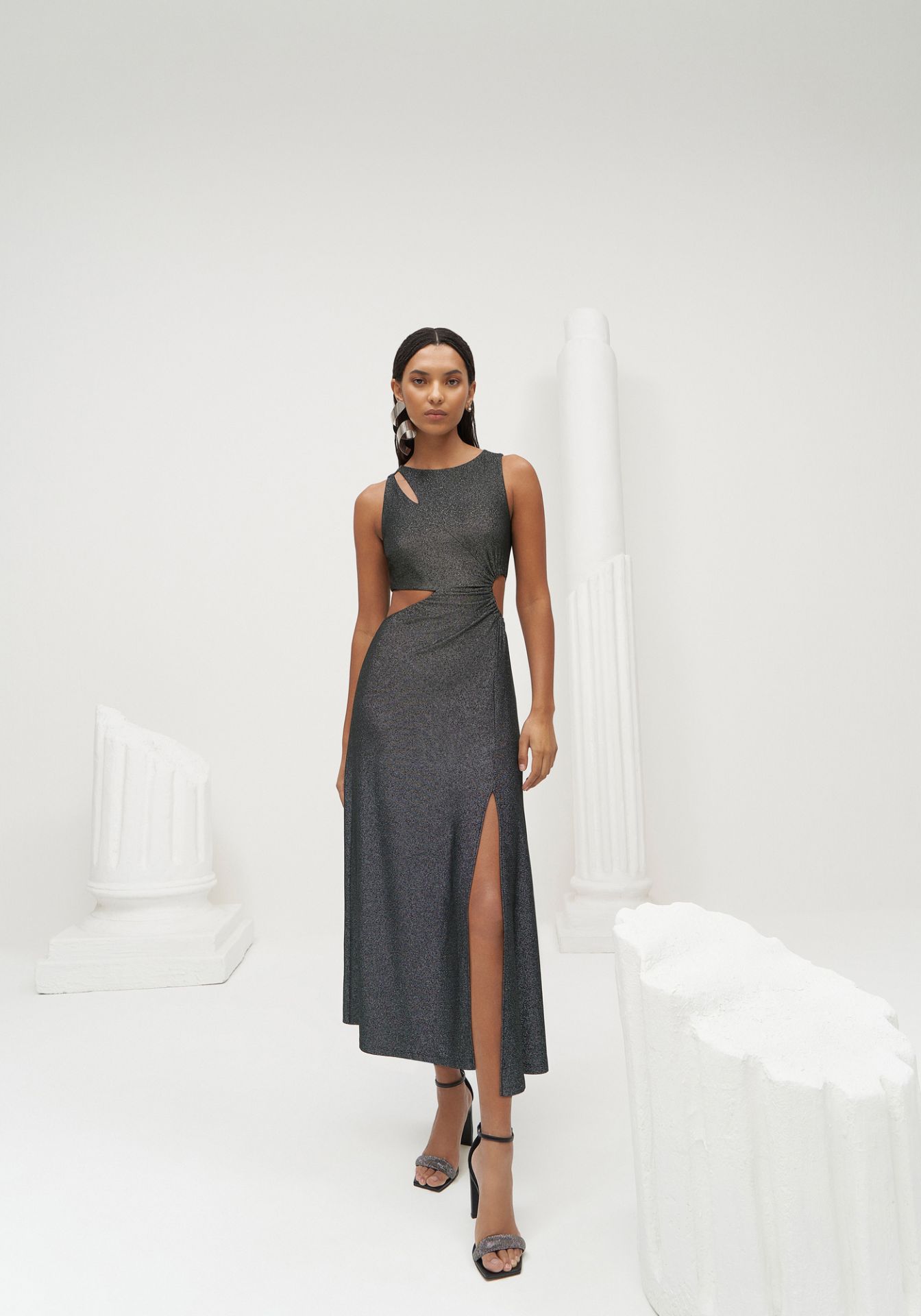 Vestido Midi sin Mangas con Cut-Out y Fenda