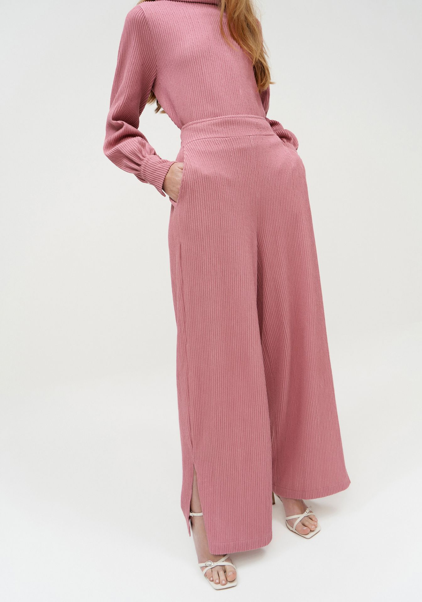 Pantalón Pantalona Rosa Lez a Lez con Fendas y Bolsillos