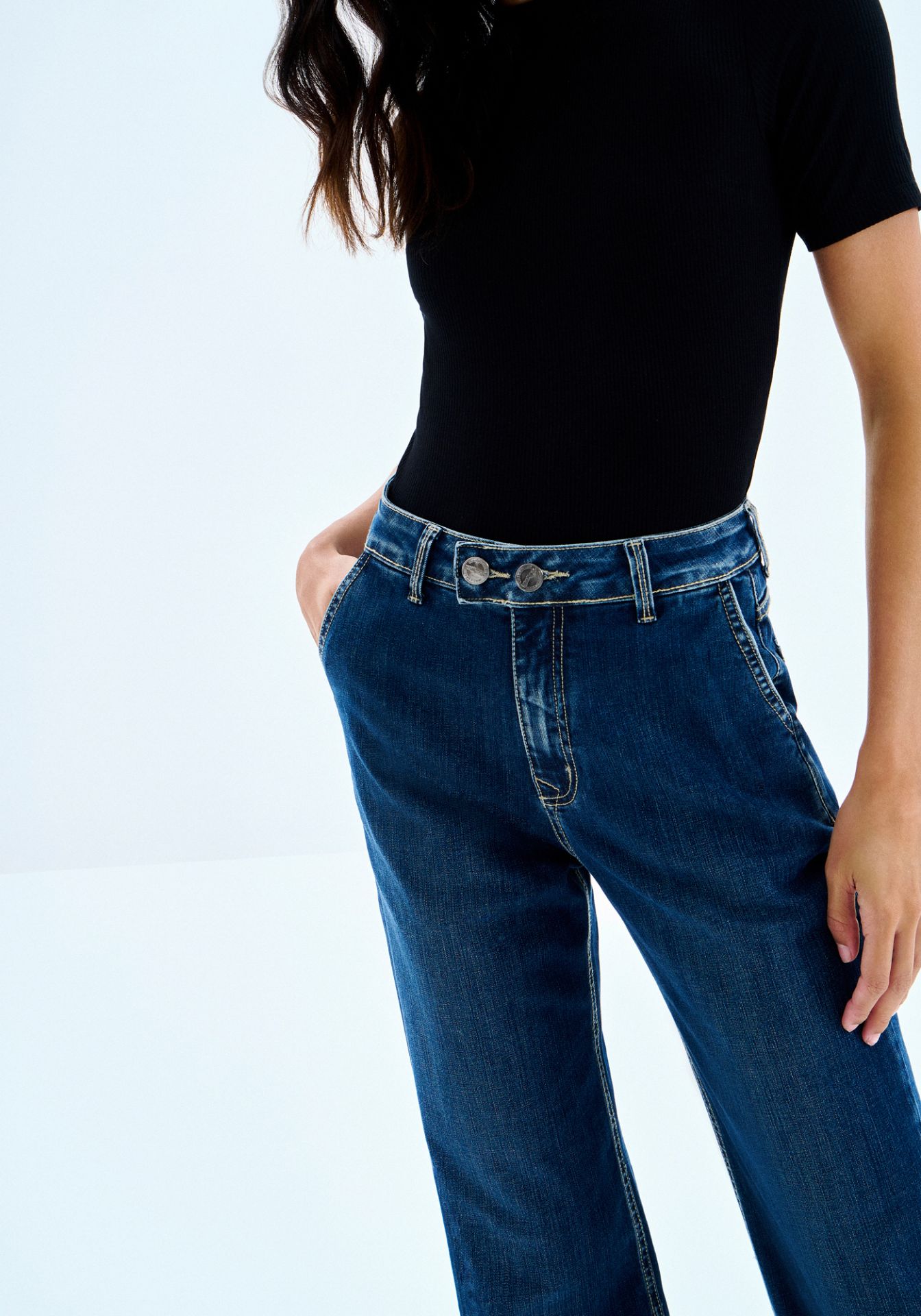 Jeans wide-leg tiro alto Comfort en lavado oscuro