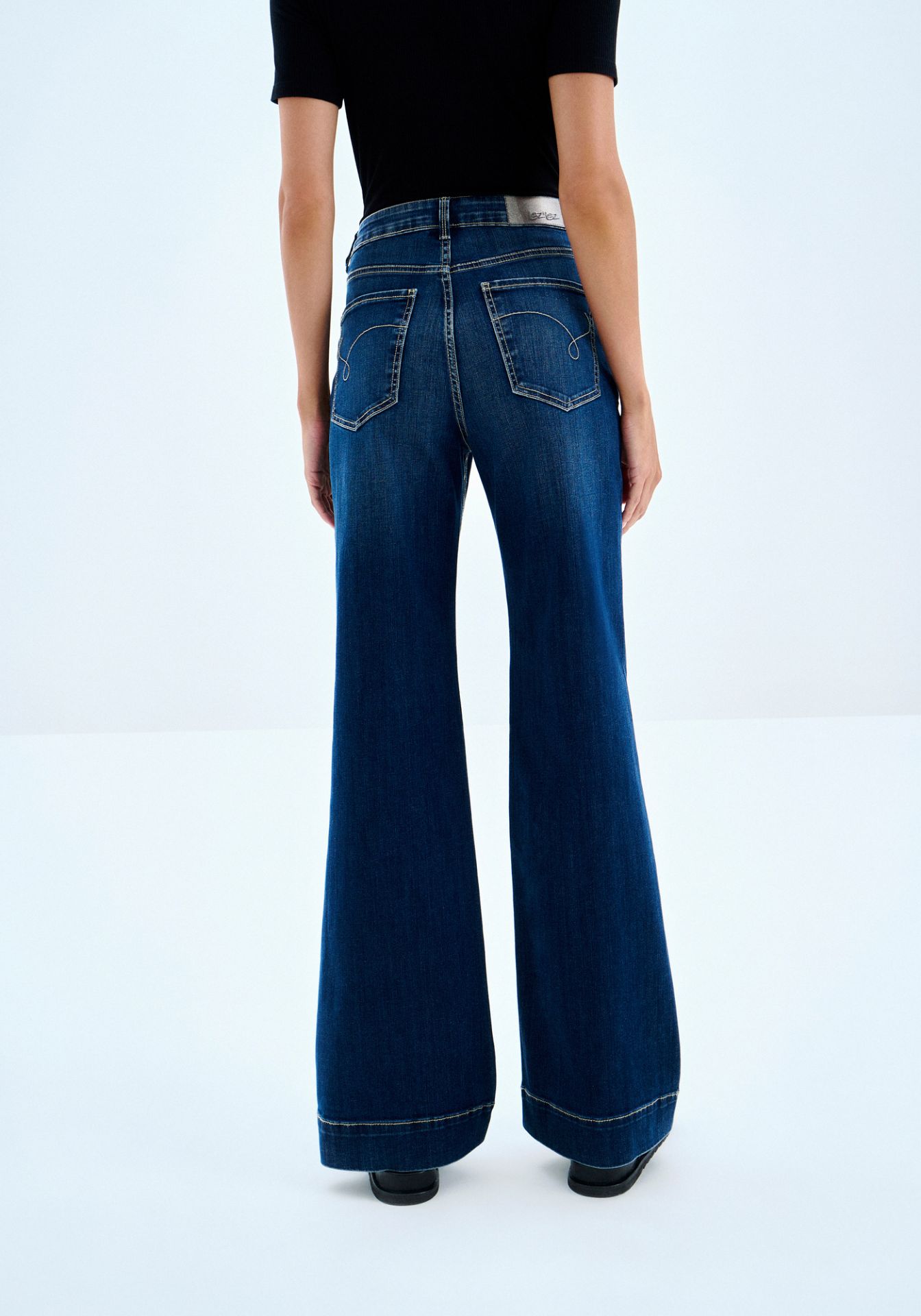 Jeans wide-leg tiro alto Comfort en lavado oscuro