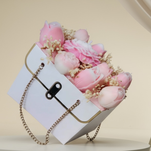 Caja de velas en forma de flores