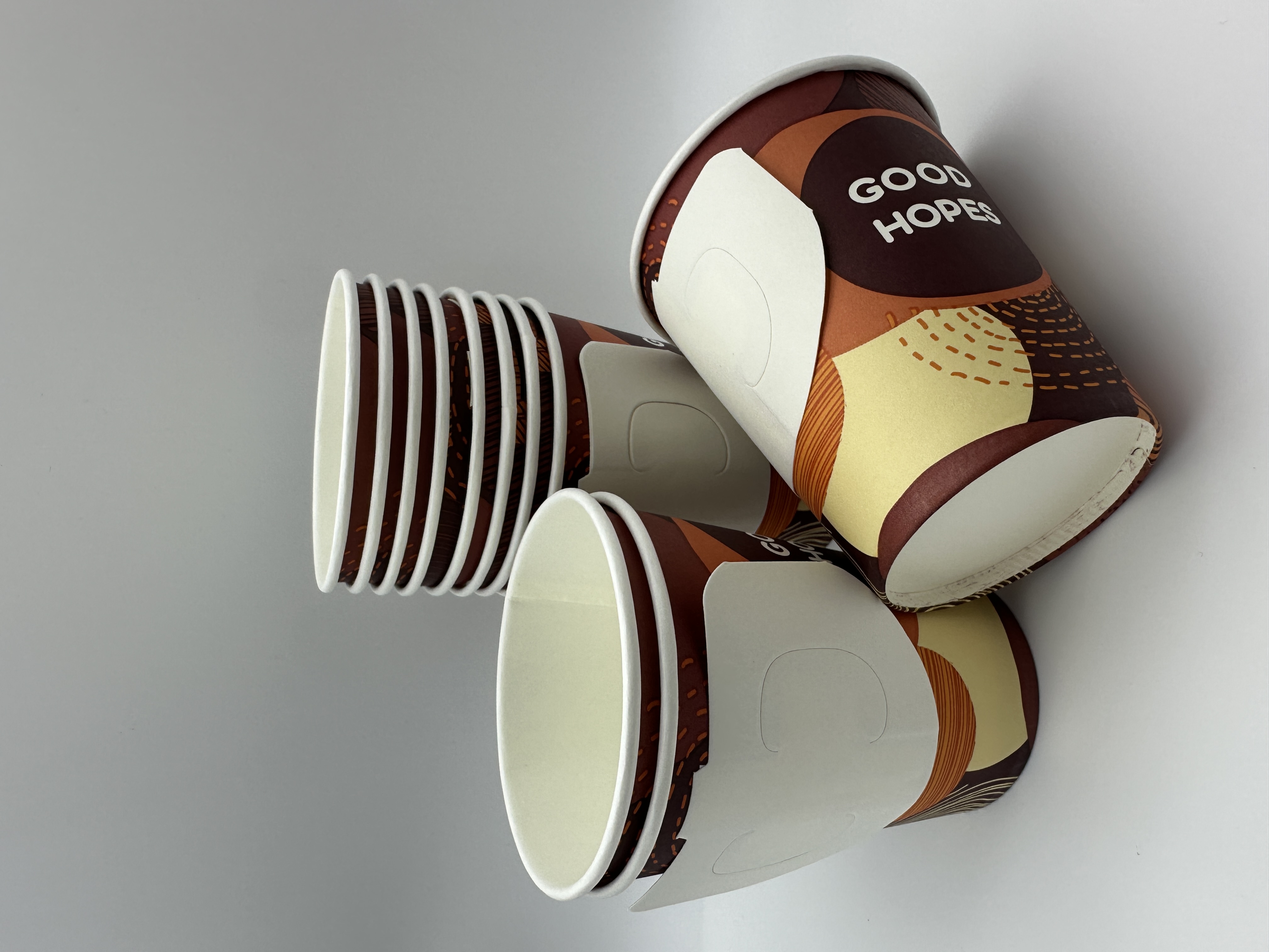 8B OZ Disposable Paper Cups With Hand
