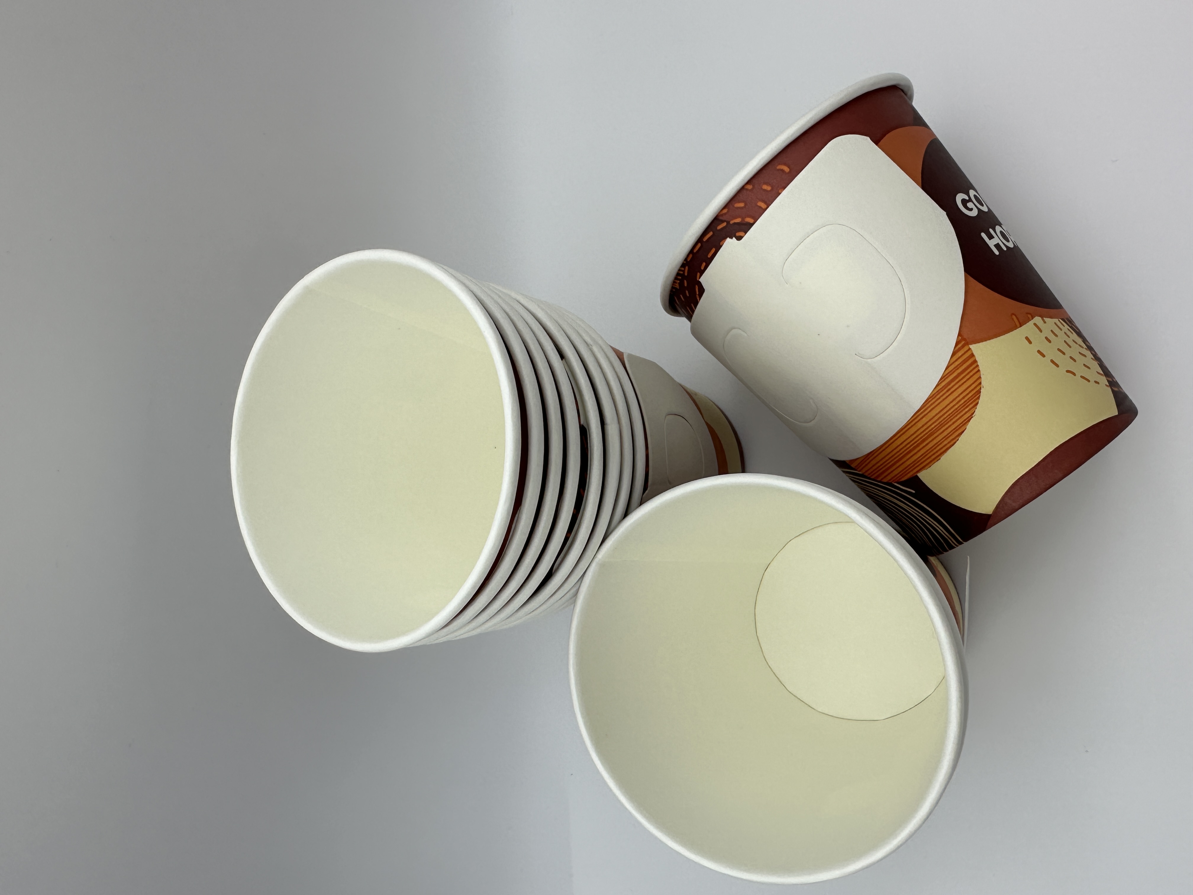 8B OZ Disposable Paper Cups With Hand