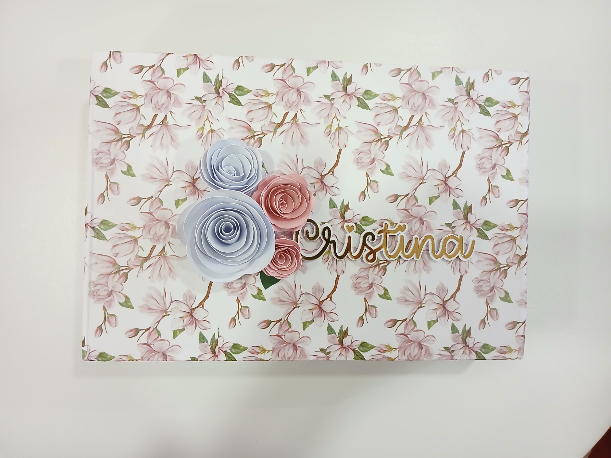 Caixa livro Personalizada com Flores de Papel
