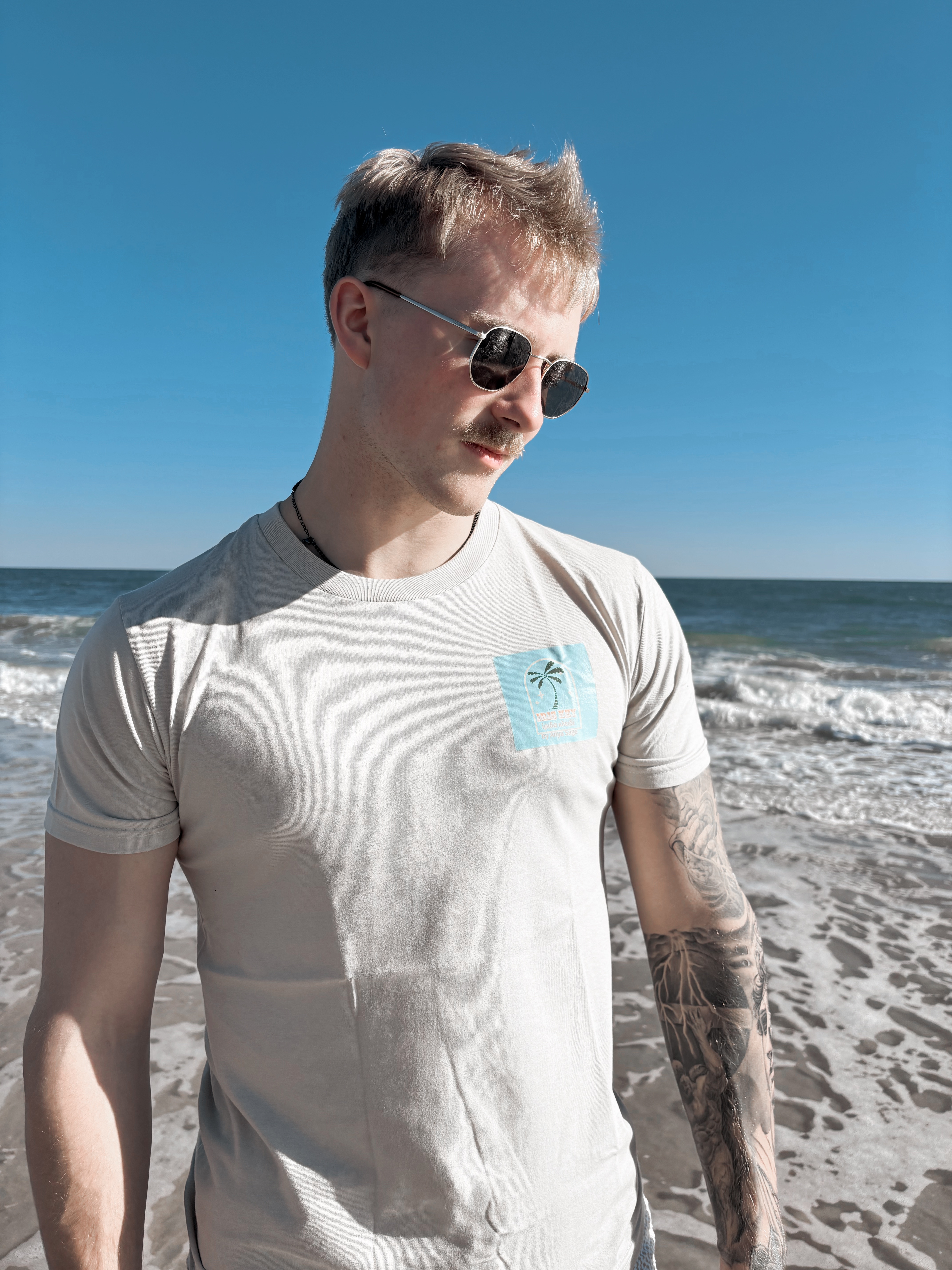 Iris Key Surfer boy T-shirt