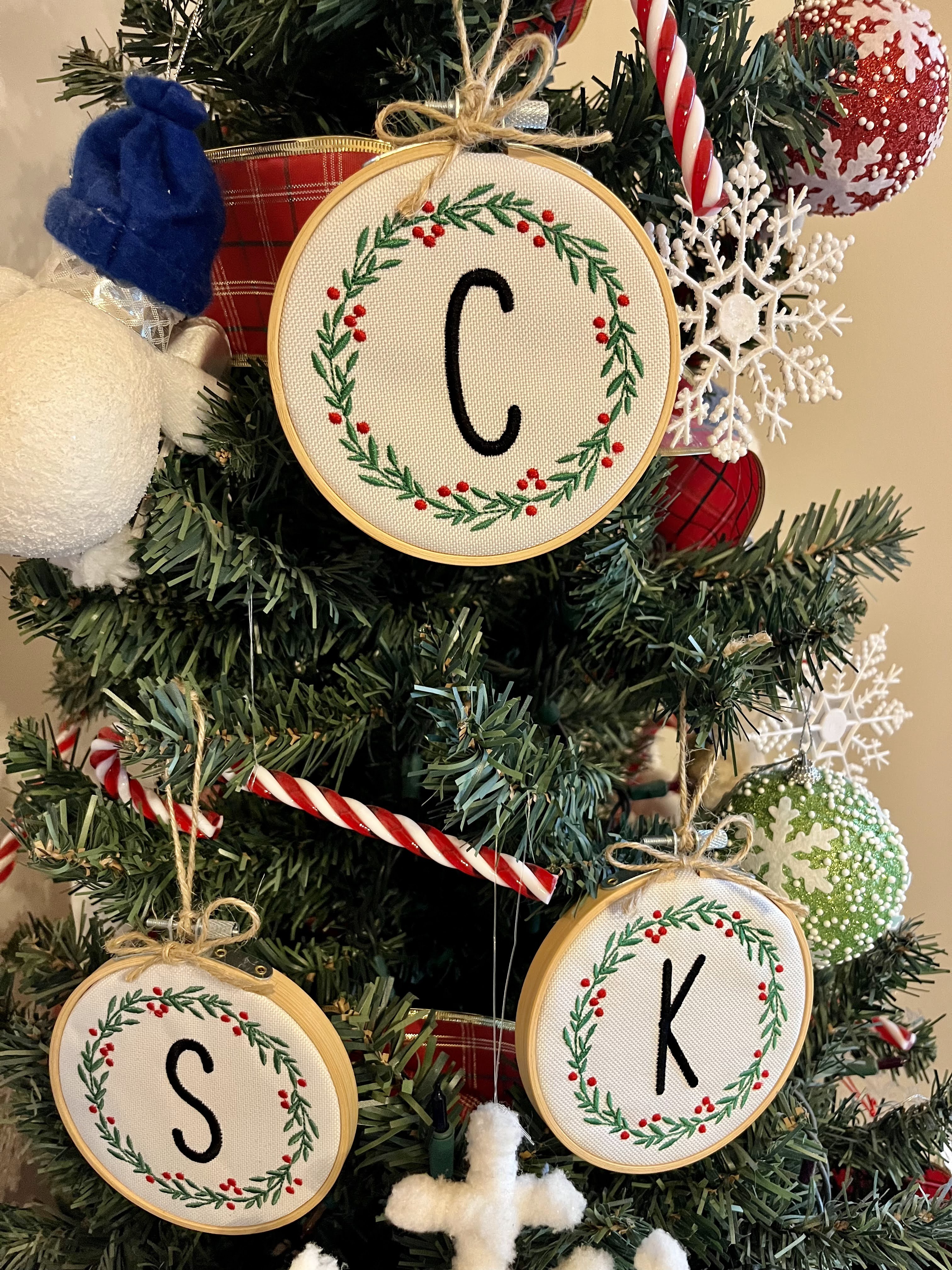 Farmhouse Wreath Embroidered Christmas Ornament, Gift Tag