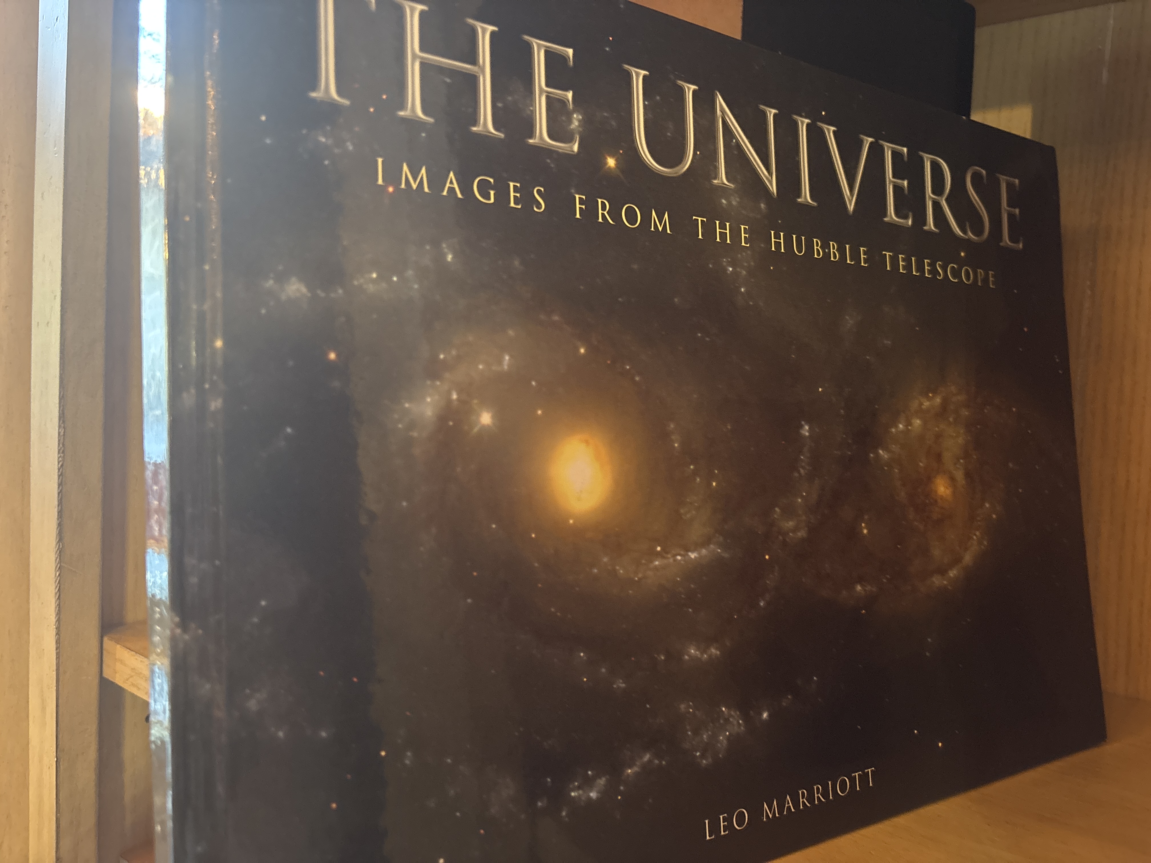 The Universe: Images from the Hubble Telescope