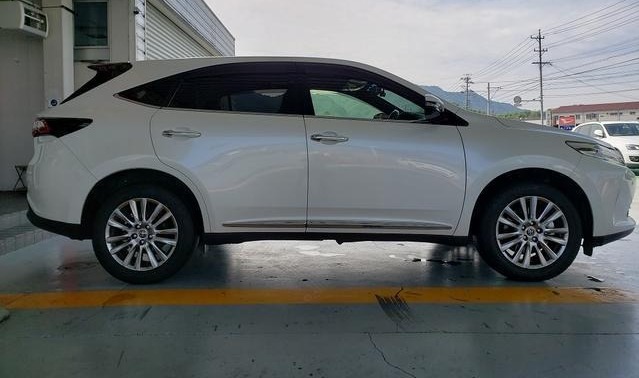 TOYOTA HARRIER PREMIUM 2017