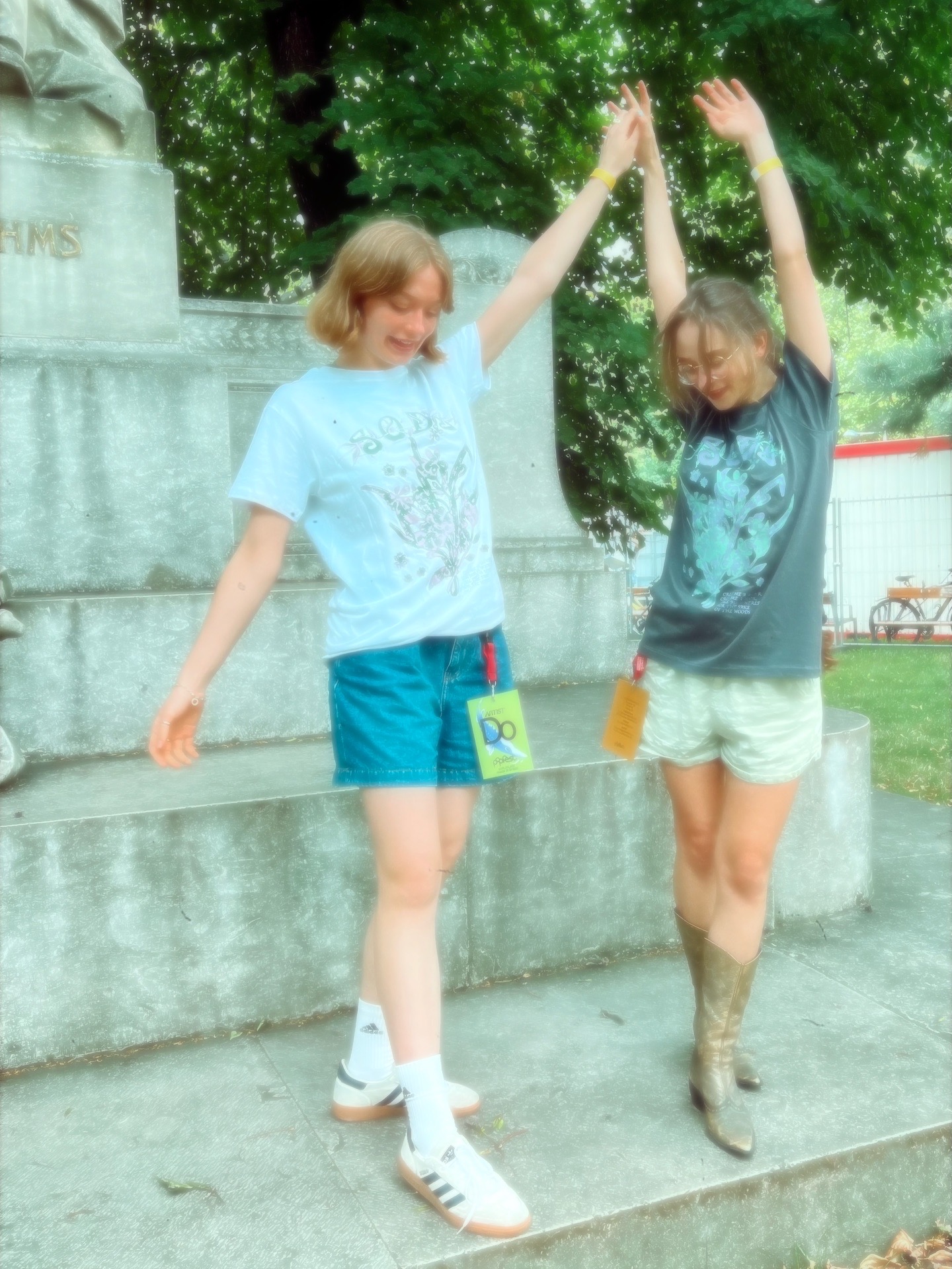 T-Shirt  ⋆.ೃ࿔ flowers ⋆.ೃ࿔ white