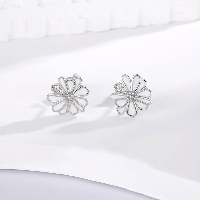 Silver Daisy Flower Stud Earrings