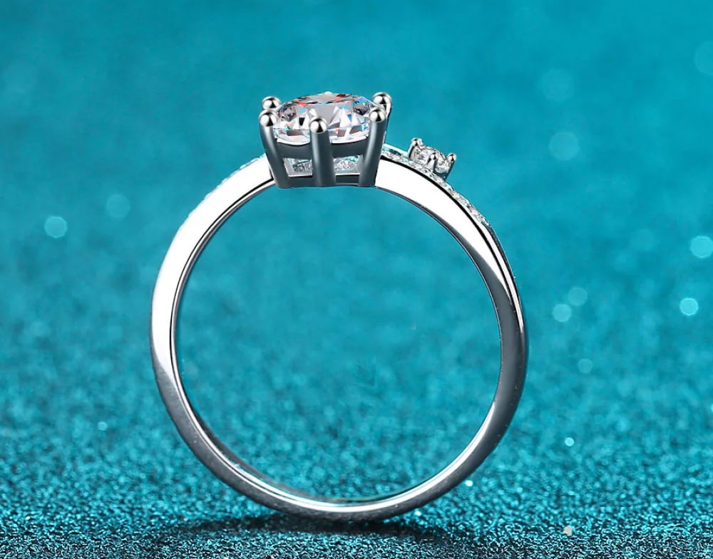 925% Sterling Silver Elegant CZ Ladies Ring