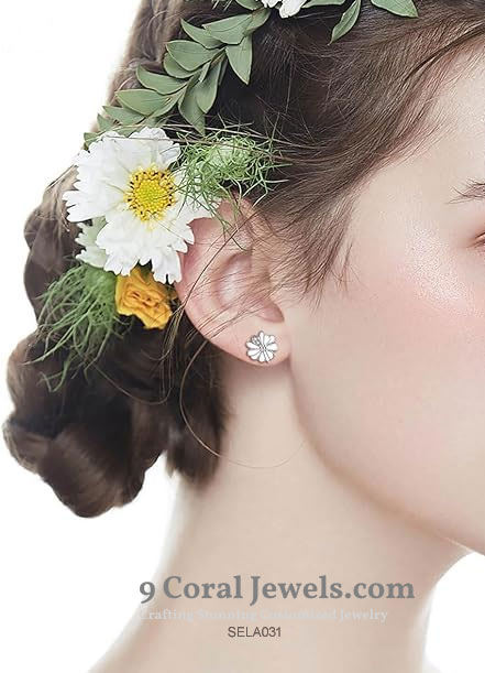 Silver Daisy Flower Stud Earrings