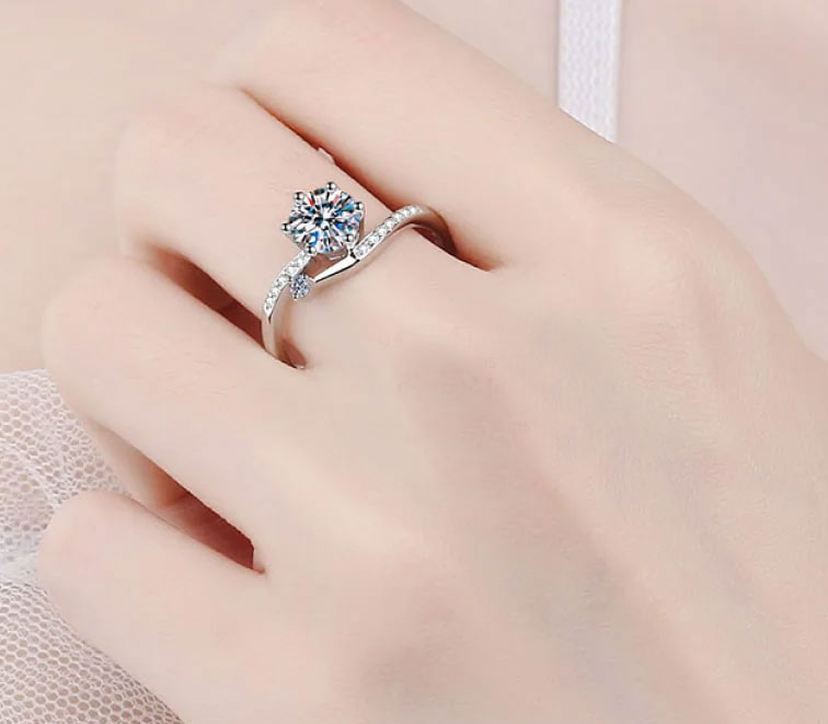 925% Sterling Silver Elegant CZ Ladies Ring