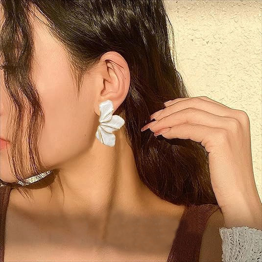 925% Sterling Silver Elegant Gold-Trimmed Floral Earrings