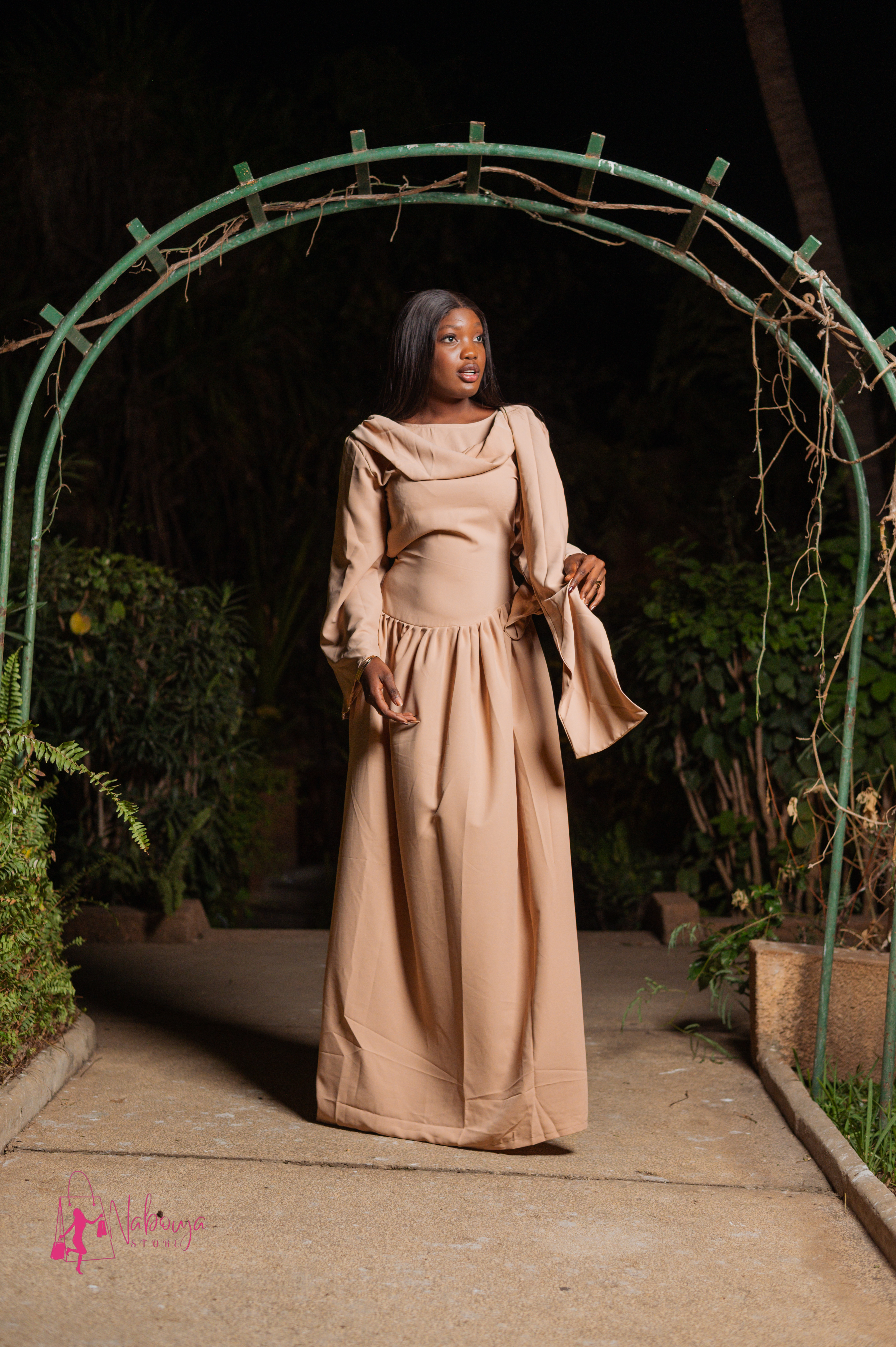 Robe longue beige élégante