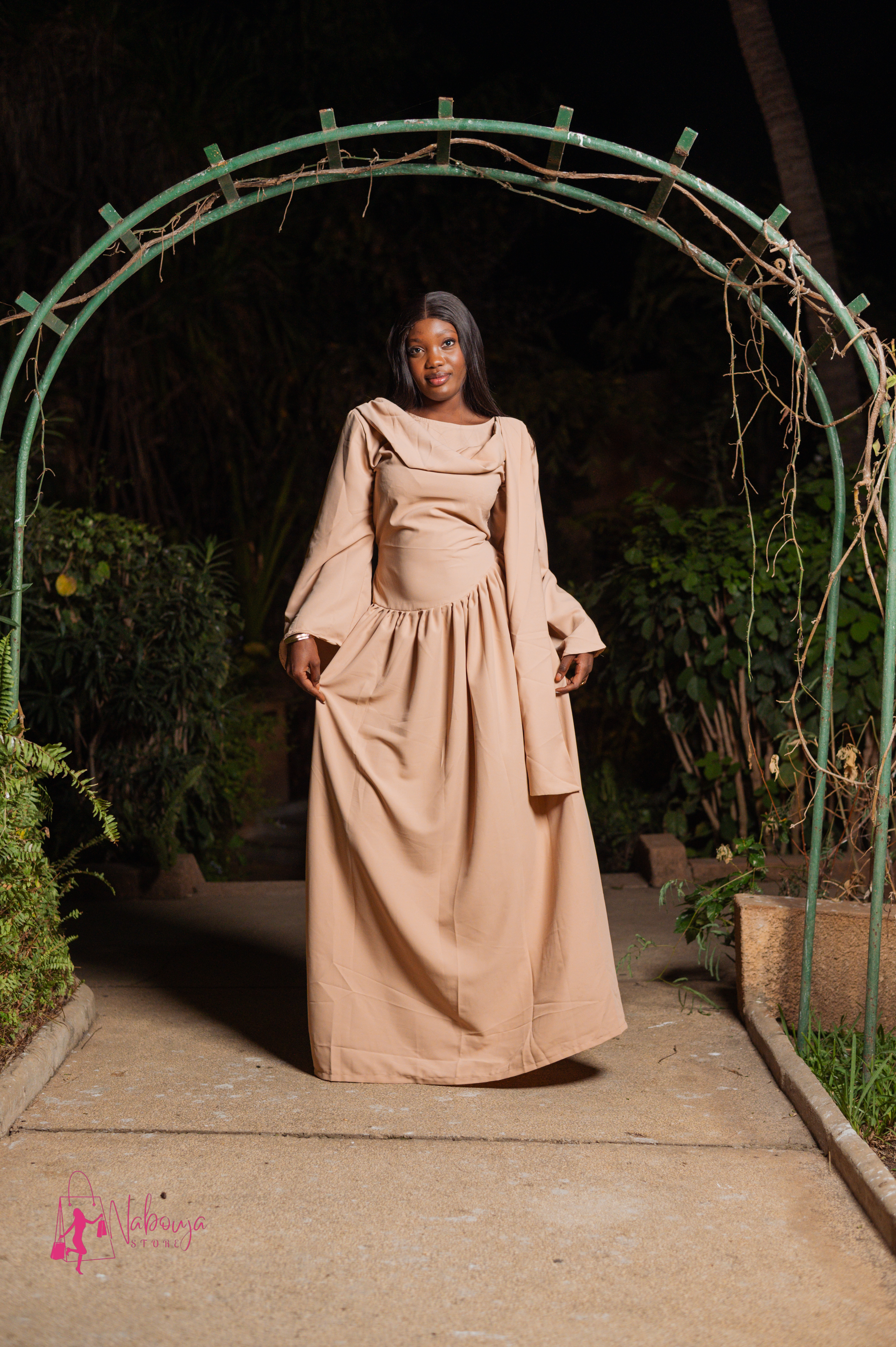 Robe longue beige élégante